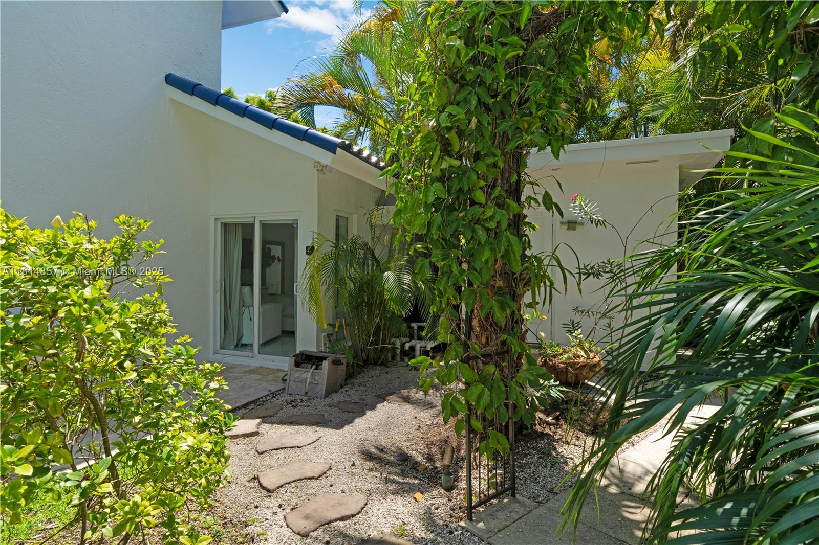 6681 SW 155th Ave Miami, FL 33193