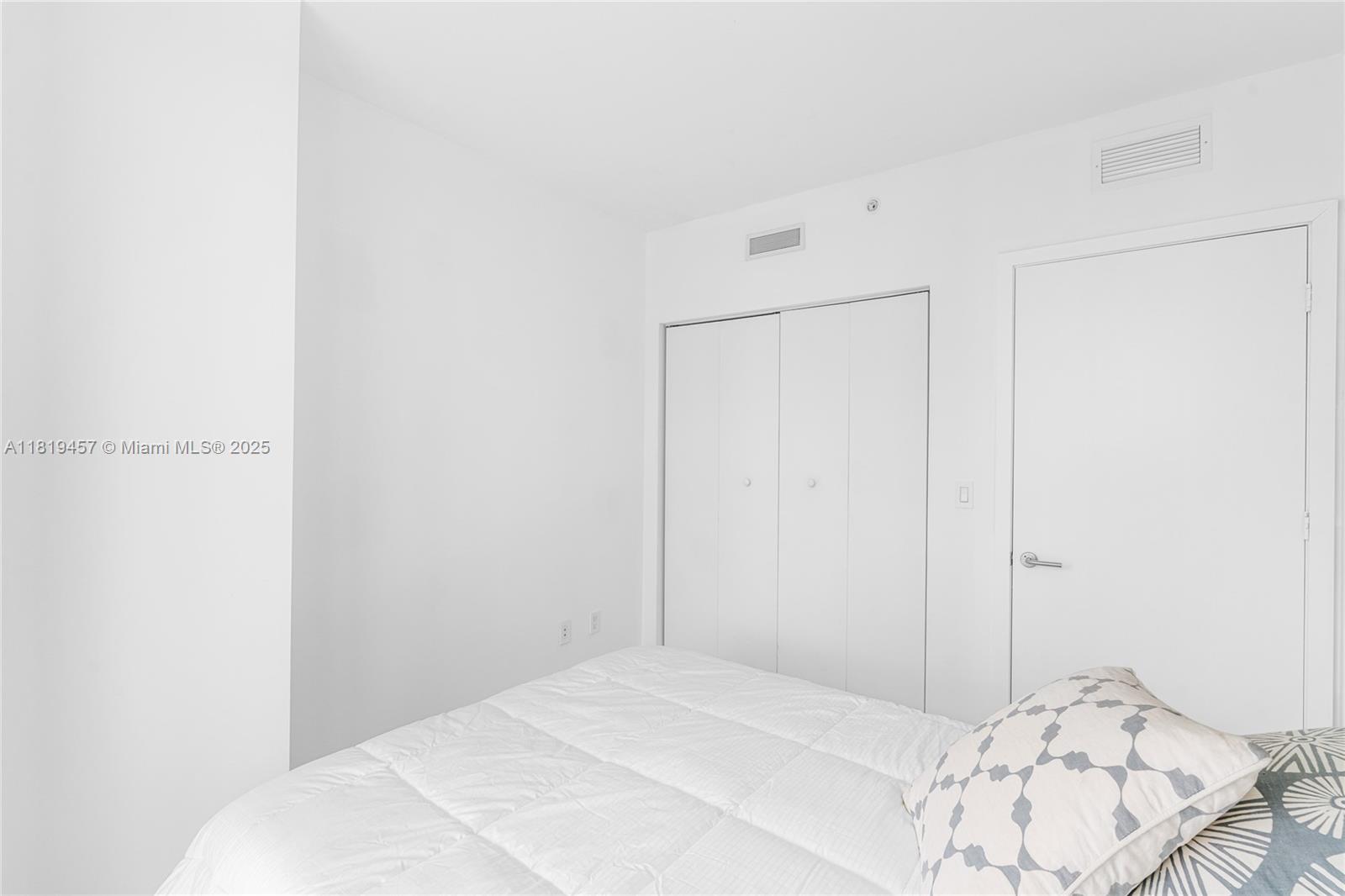 image Sls Brickell33