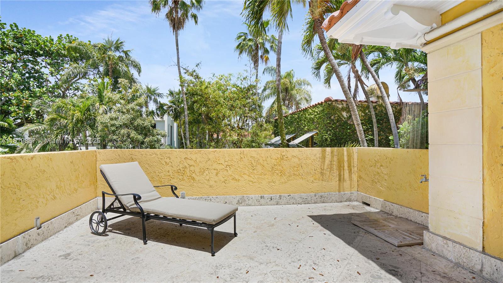 2050 Alton Rd Miami Beach, FL 33140