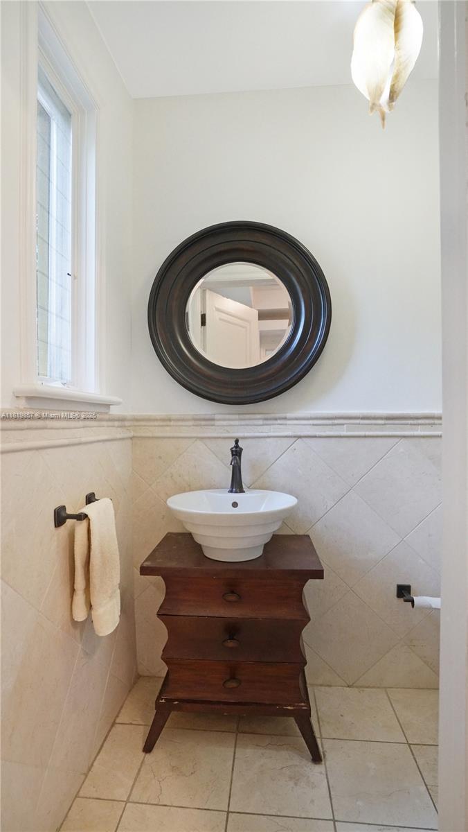 2050 Alton Rd Miami Beach, FL 33140