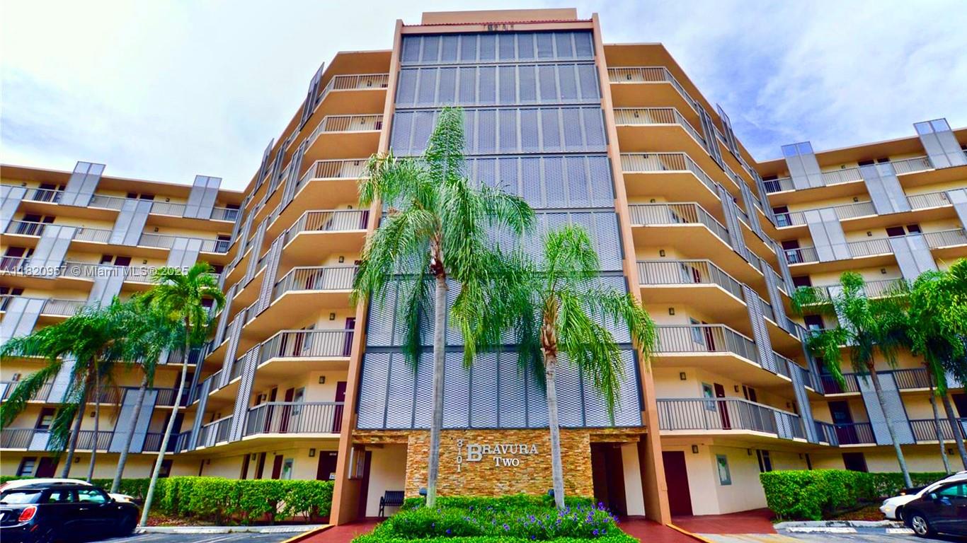 3101 N Country Clb Dr #607