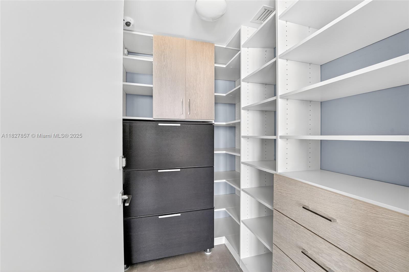 image Icon Brickell 235