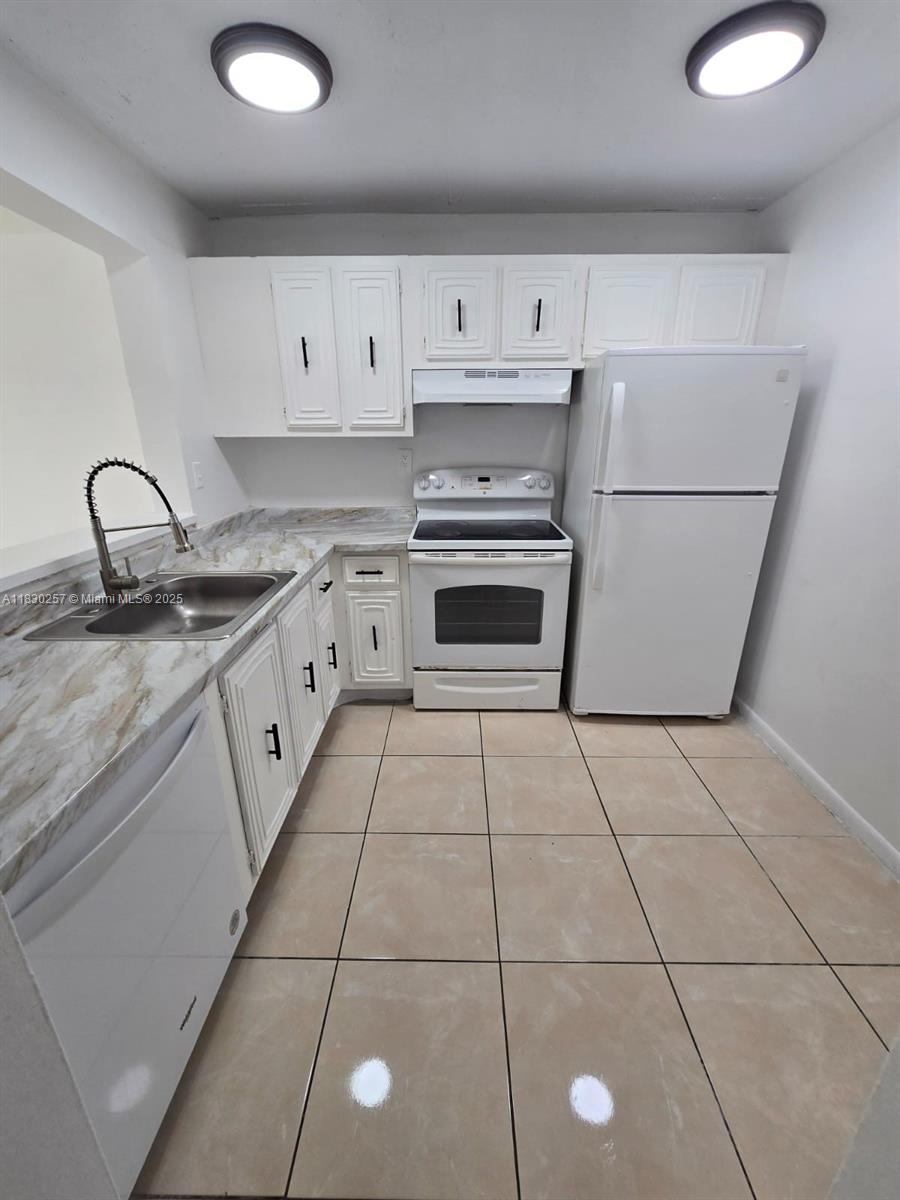 486 NW 165th St Rd #B-306