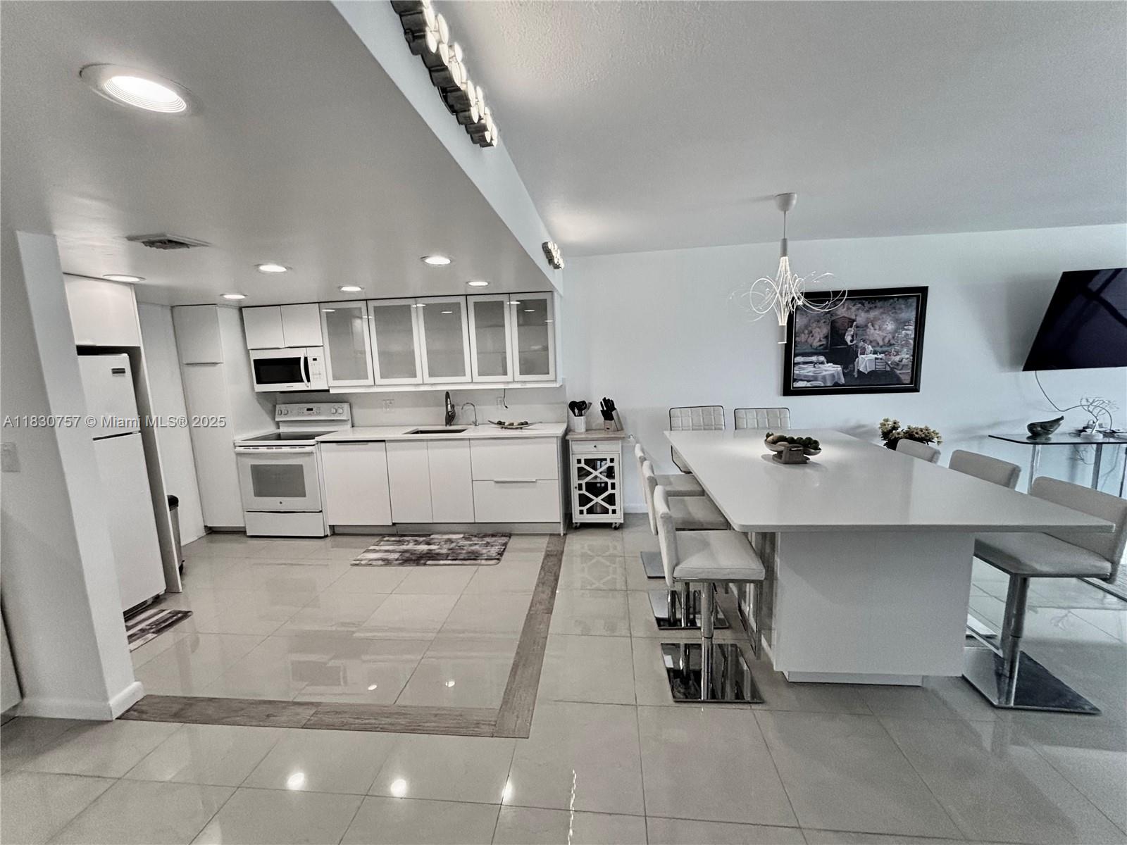 3051 S Palm Aire Dr #201