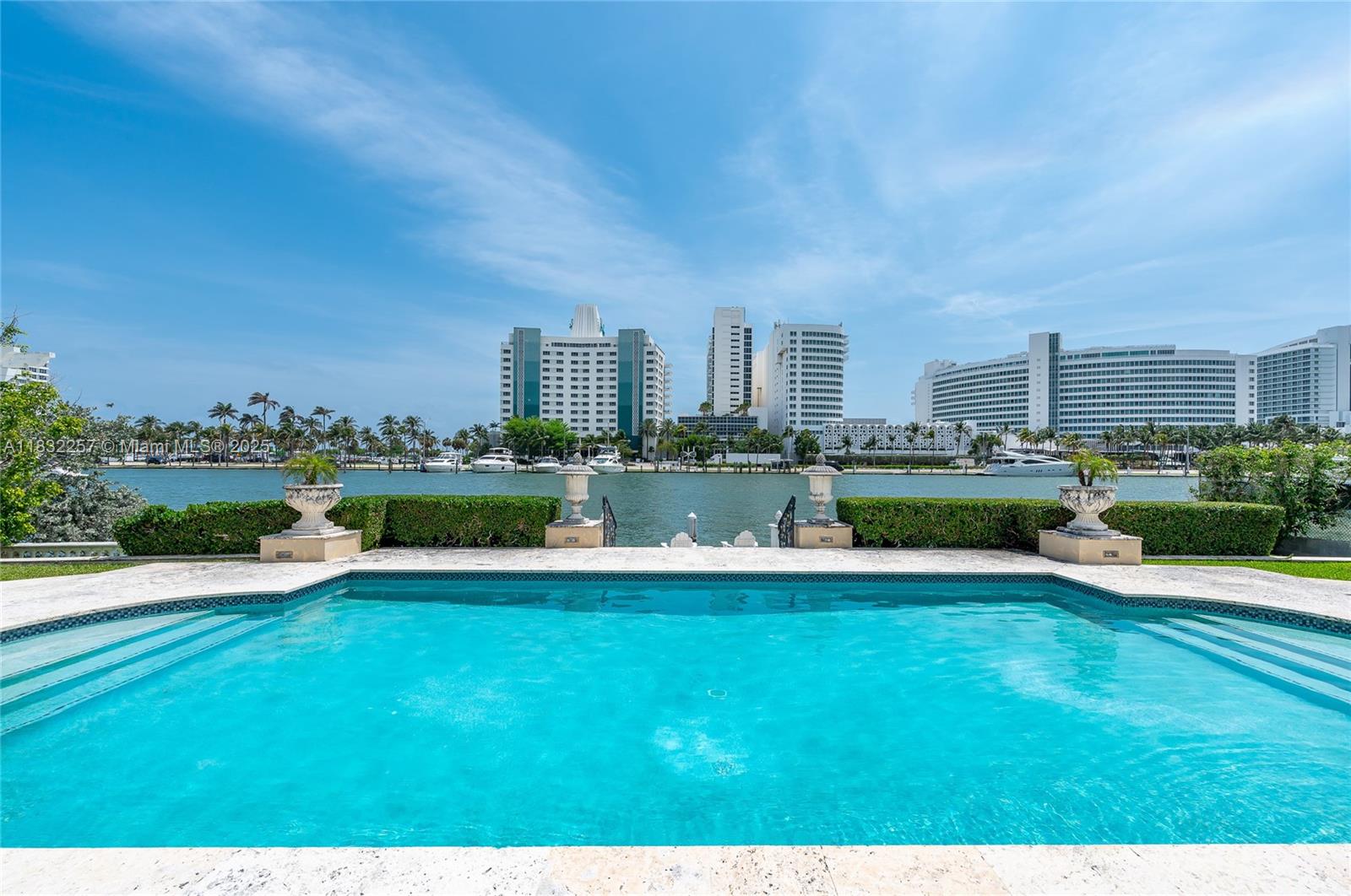 4539 Pine Tree Dr Miami Beach, FL 33140