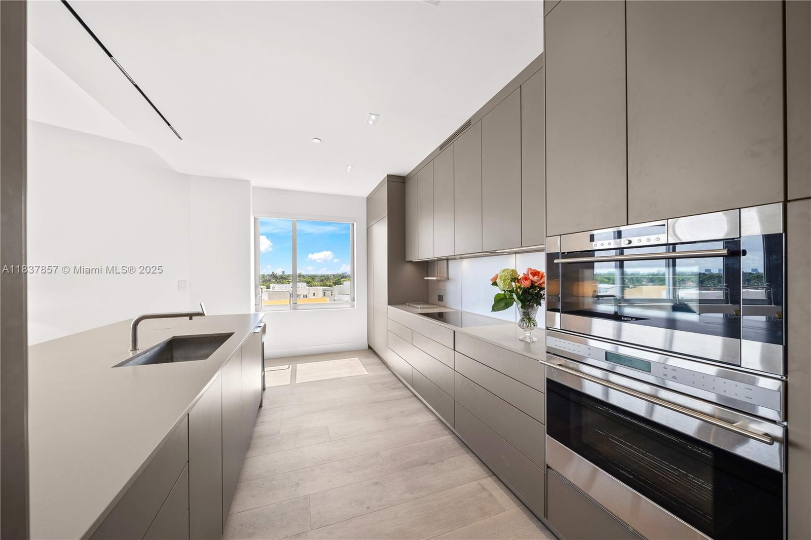 6101 Aqua Ave #602 Miami Beach, FL 33141 6101 Aqua Ave #602 Miami Beach, FL 33141
