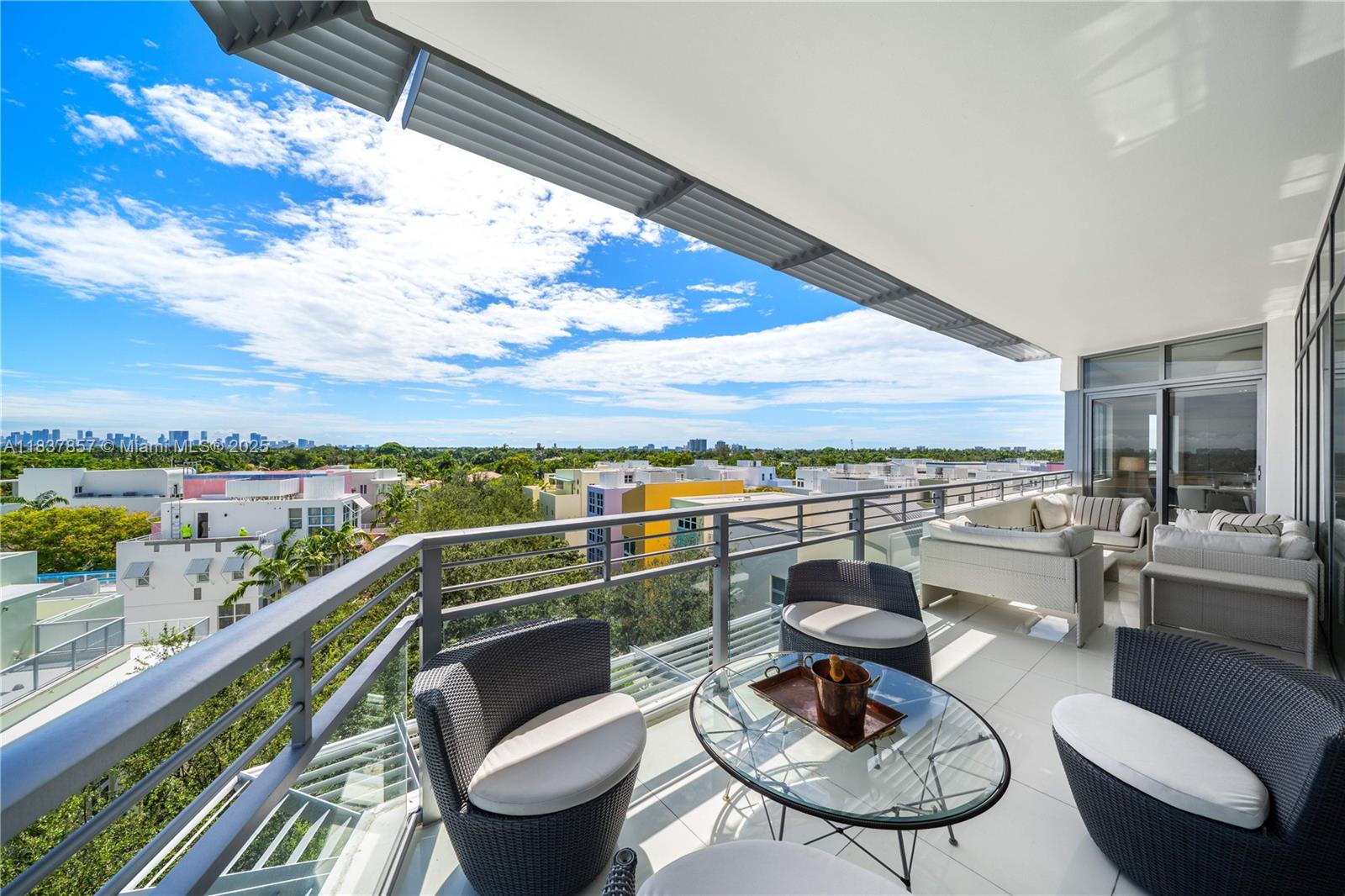 6101 Aqua Ave #602 Miami Beach, FL 33141 6101 Aqua Ave #602 Miami Beach, FL 33141