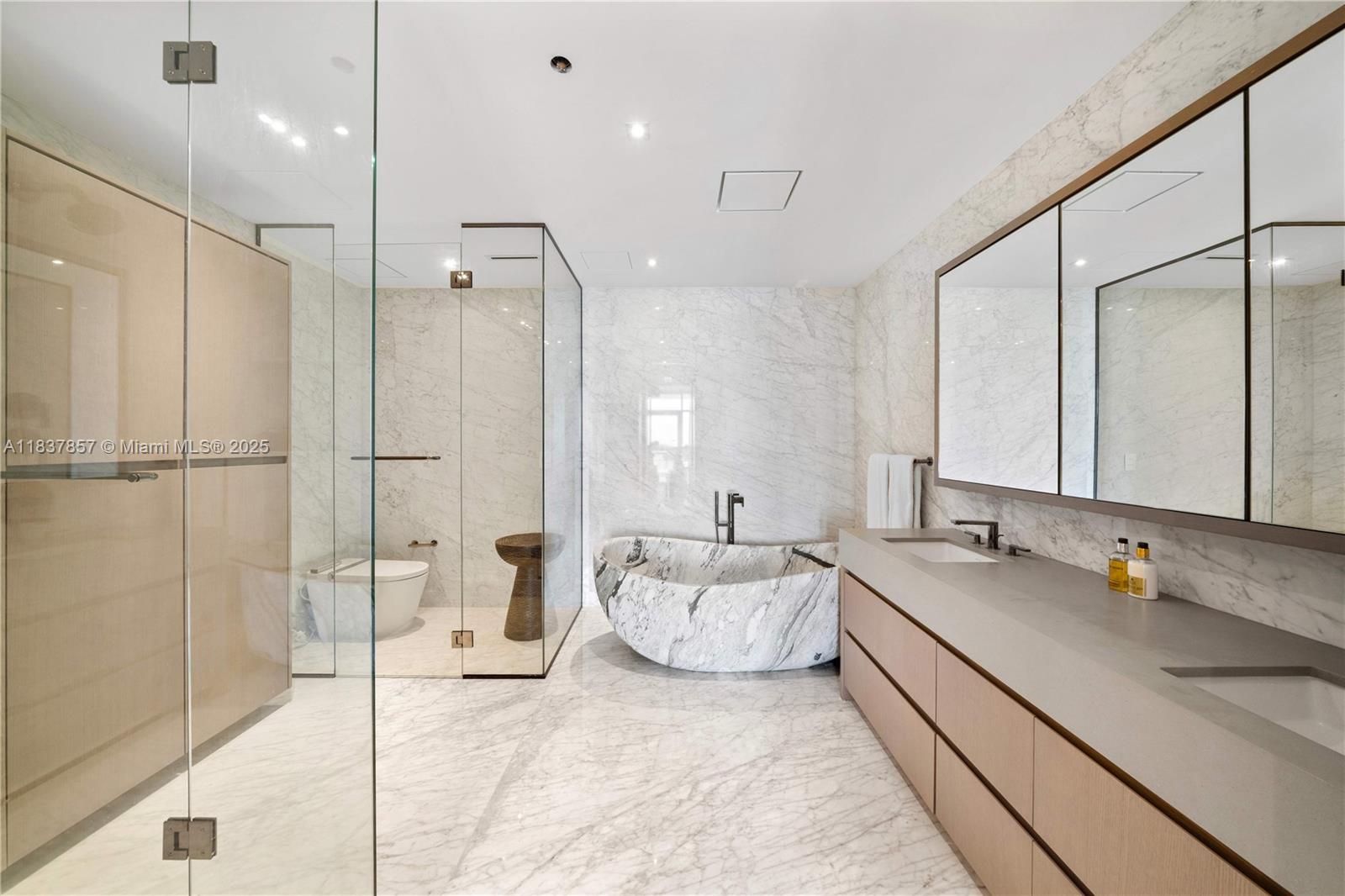 6101 Aqua Ave #602 Miami Beach, FL 33141 6101 Aqua Ave #602 Miami Beach, FL 33141