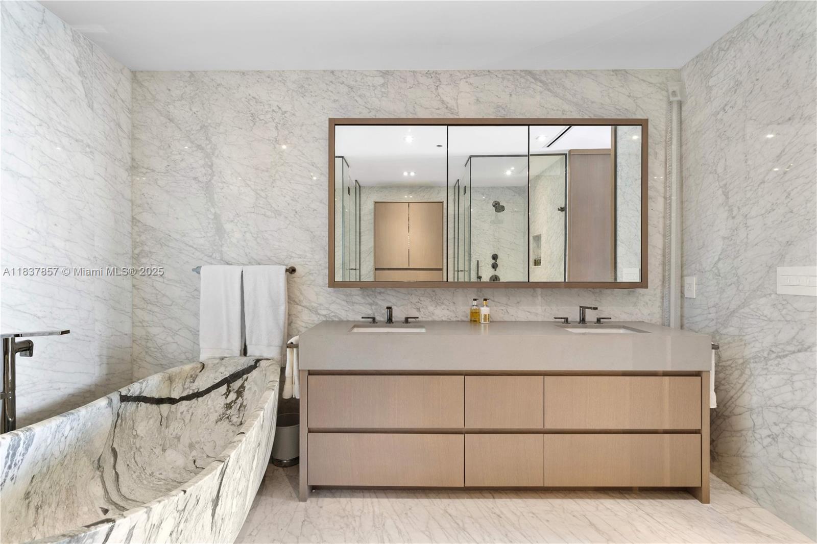 6101 Aqua Ave #602 Miami Beach, FL 33141 6101 Aqua Ave #602 Miami Beach, FL 33141