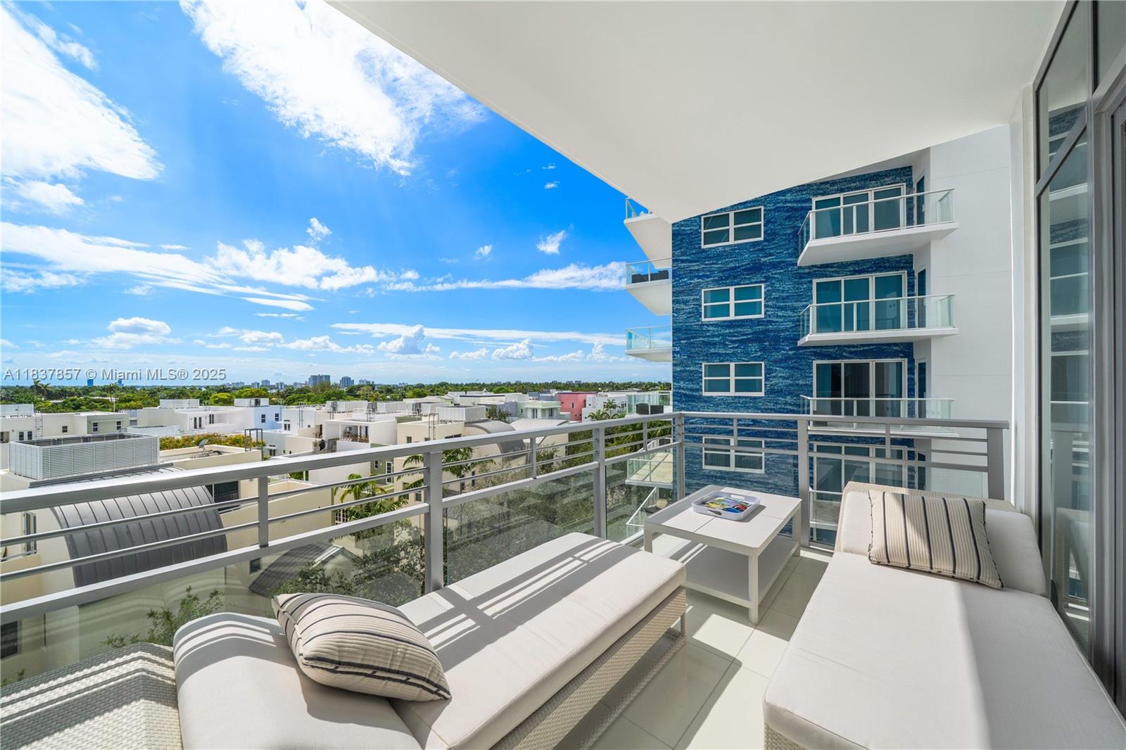 6101 Aqua Ave #602 Miami Beach, FL 33141 6101 Aqua Ave #602 Miami Beach, FL 33141