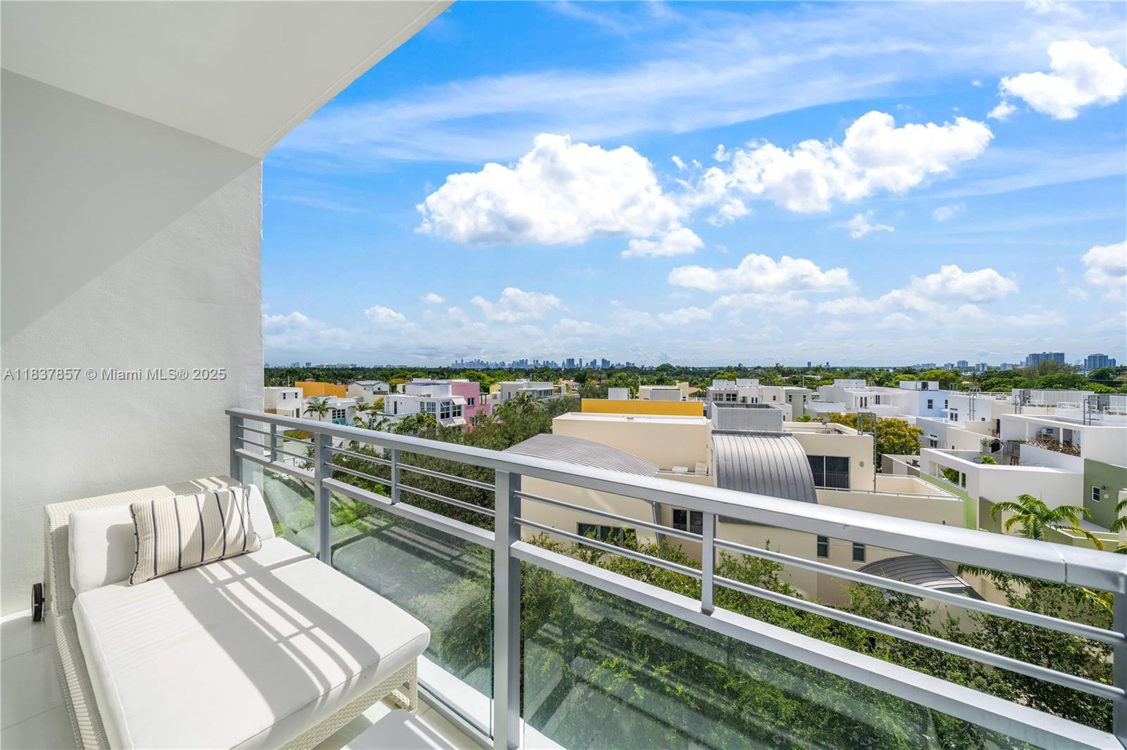 6101 Aqua Ave #602 Miami Beach, FL 33141 6101 Aqua Ave #602 Miami Beach, FL 33141