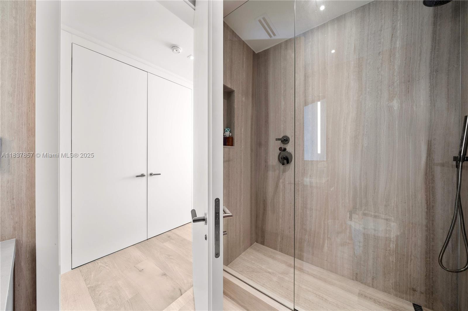 6101 Aqua Ave #602 Miami Beach, FL 33141 6101 Aqua Ave #602 Miami Beach, FL 33141