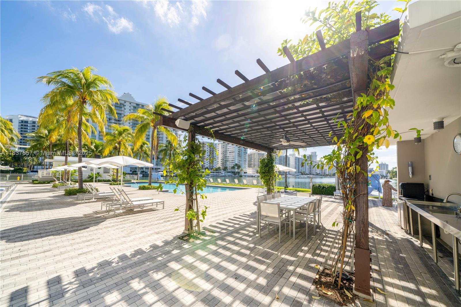 6101 Aqua Ave #602 Miami Beach, FL 33141 6101 Aqua Ave #602 Miami Beach, FL 33141