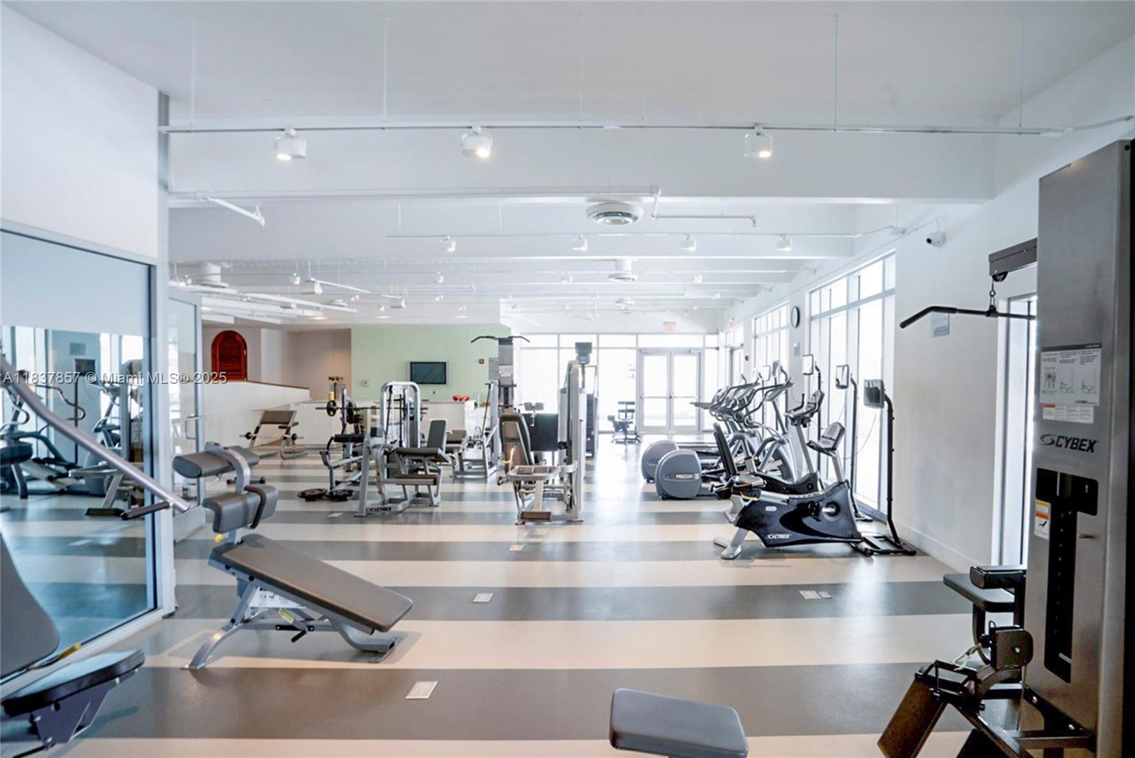6101 Aqua Ave #602 Miami Beach, FL 33141 6101 Aqua Ave #602 Miami Beach, FL 33141