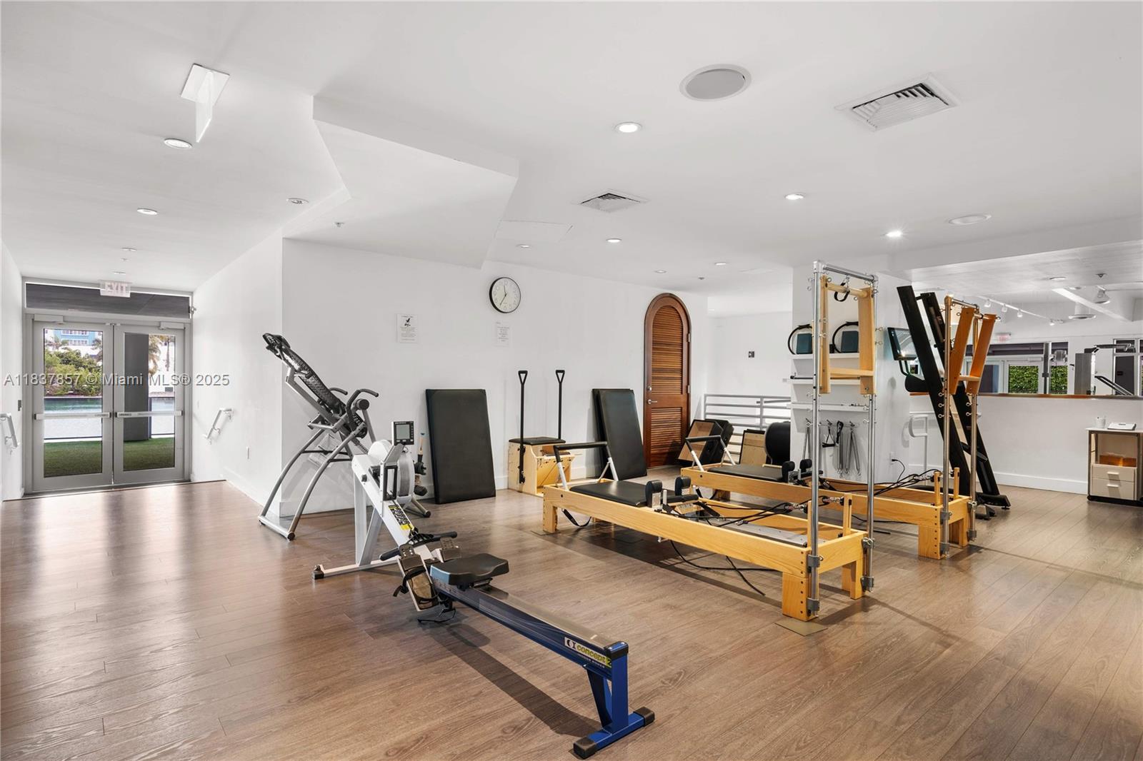 6101 Aqua Ave #602 Miami Beach, FL 33141 6101 Aqua Ave #602 Miami Beach, FL 33141