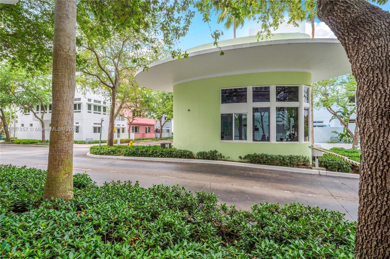 6101 Aqua Ave #602 Miami Beach, FL 33141 6101 Aqua Ave #602 Miami Beach, FL 33141