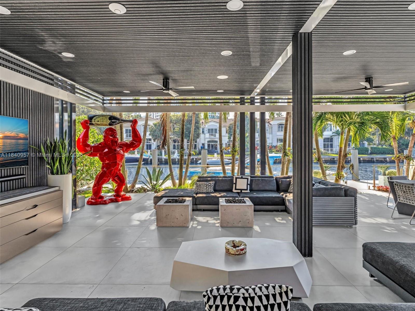 307 Holiday Dr Hallandale Beach, FL 33009 307 Holiday Dr Hallandale Beach, FL 33009