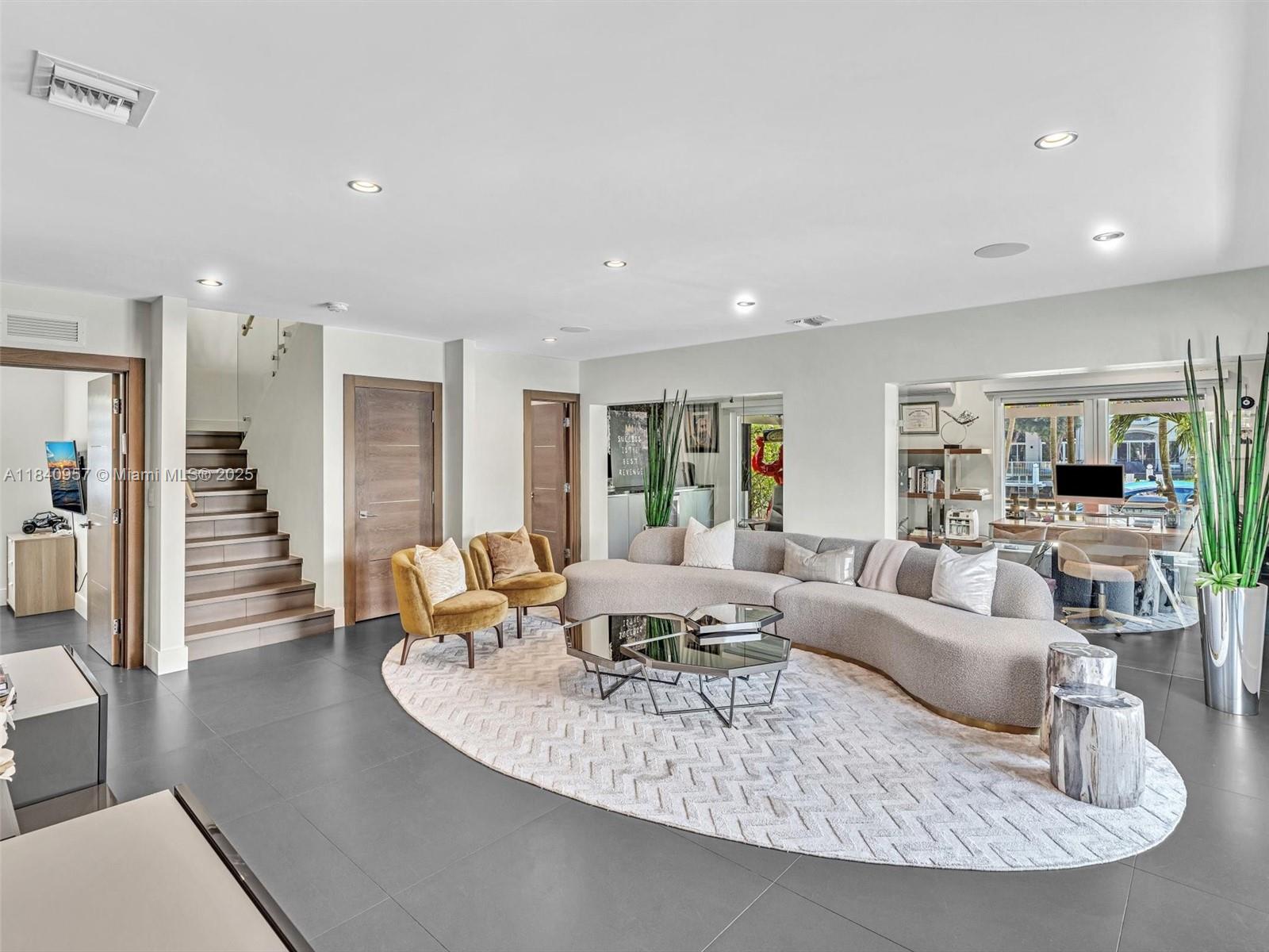 307 Holiday Dr Hallandale Beach, FL 33009 307 Holiday Dr Hallandale Beach, FL 33009