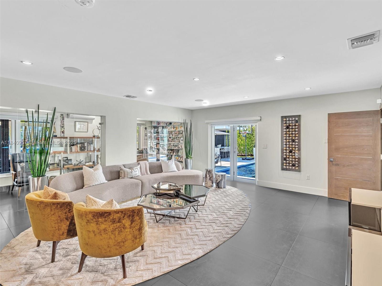 307 Holiday Dr Hallandale Beach, FL 33009 307 Holiday Dr Hallandale Beach, FL 33009