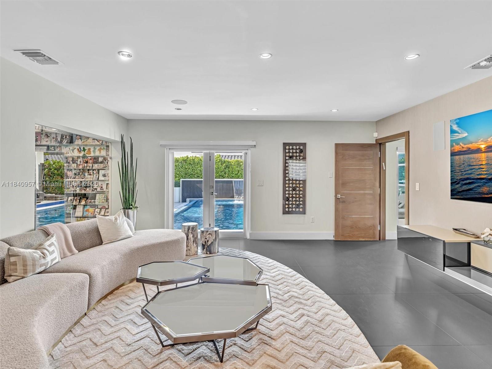 307 Holiday Dr Hallandale Beach, FL 33009 307 Holiday Dr Hallandale Beach, FL 33009