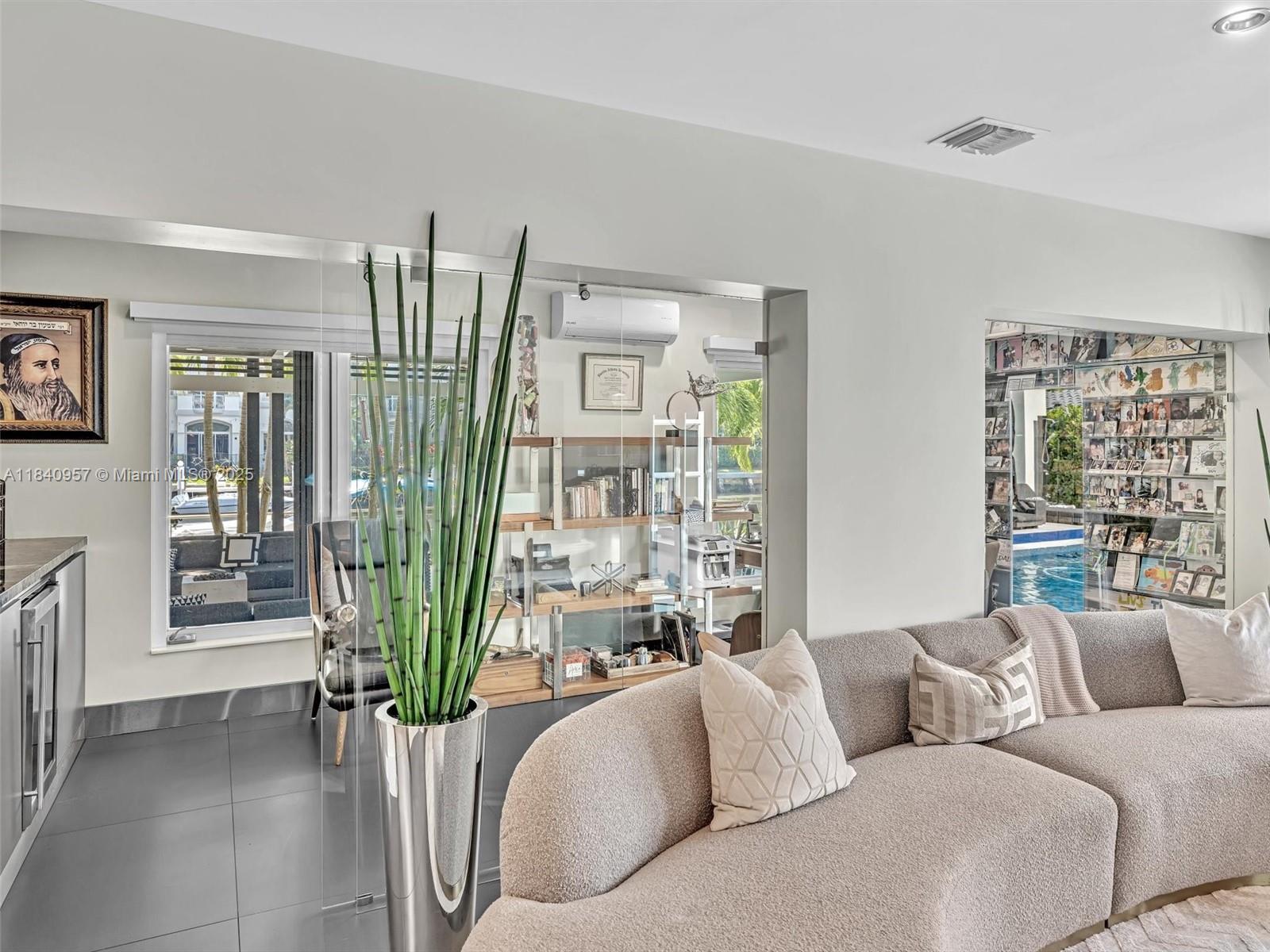 307 Holiday Dr Hallandale Beach, FL 33009 307 Holiday Dr Hallandale Beach, FL 33009