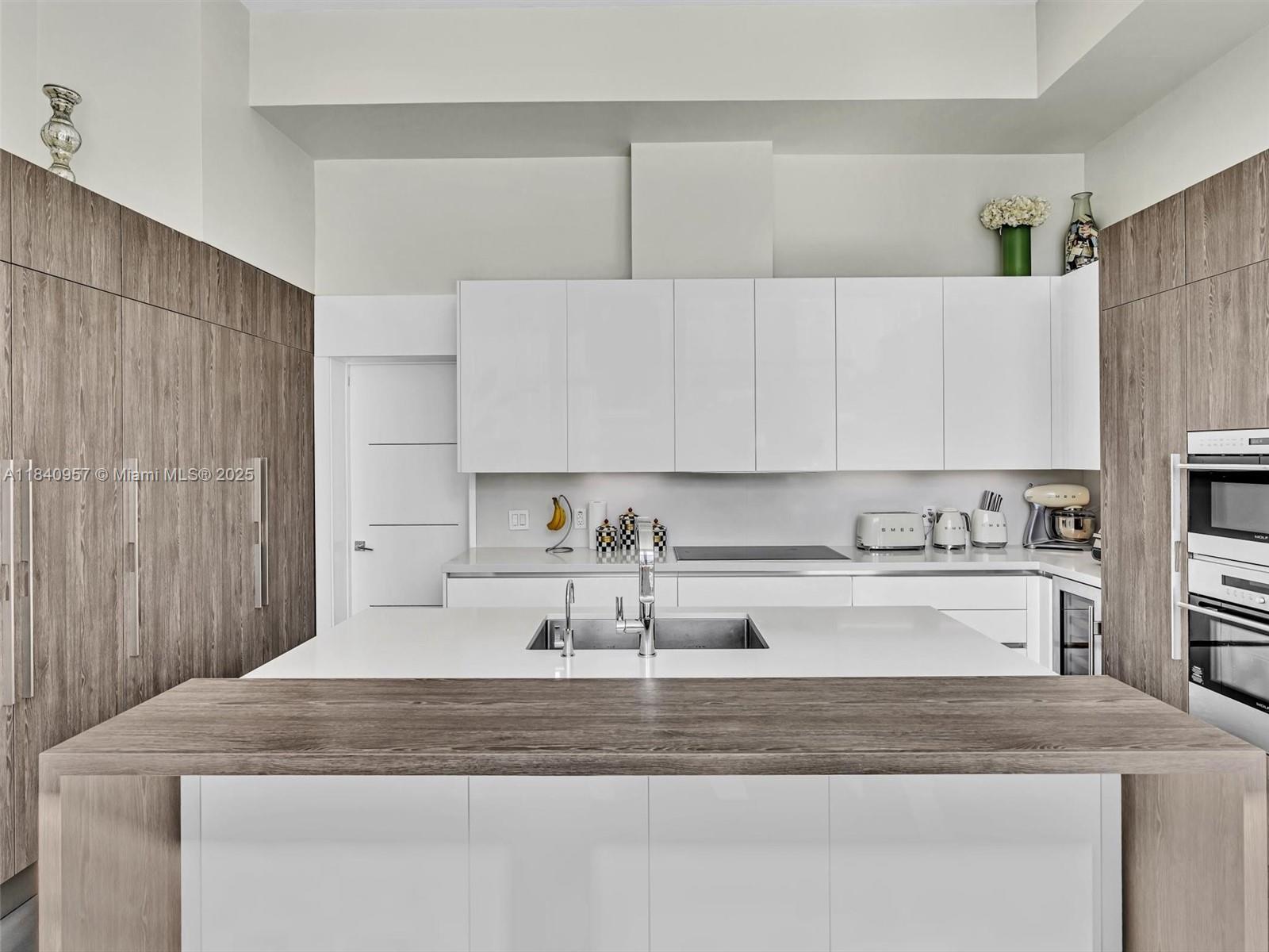 307 Holiday Dr Hallandale Beach, FL 33009 307 Holiday Dr Hallandale Beach, FL 33009