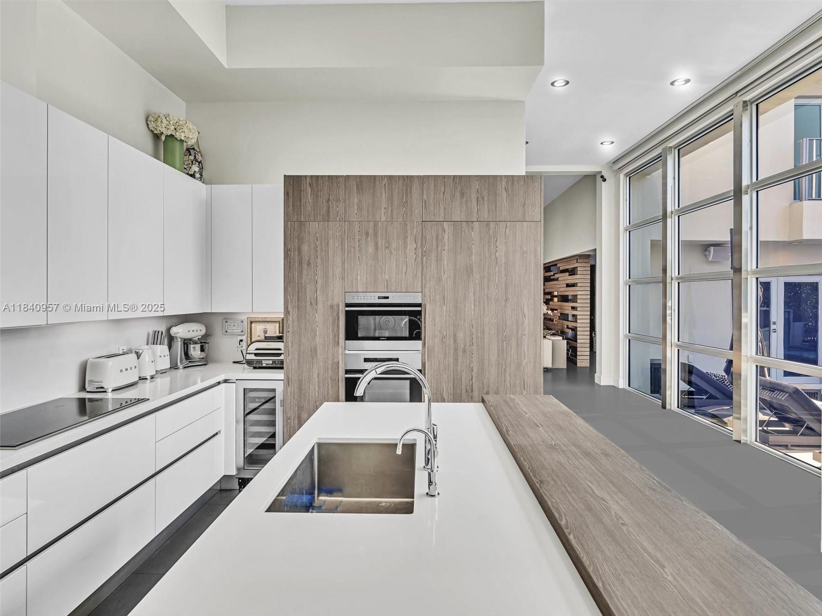 307 Holiday Dr Hallandale Beach, FL 33009 307 Holiday Dr Hallandale Beach, FL 33009