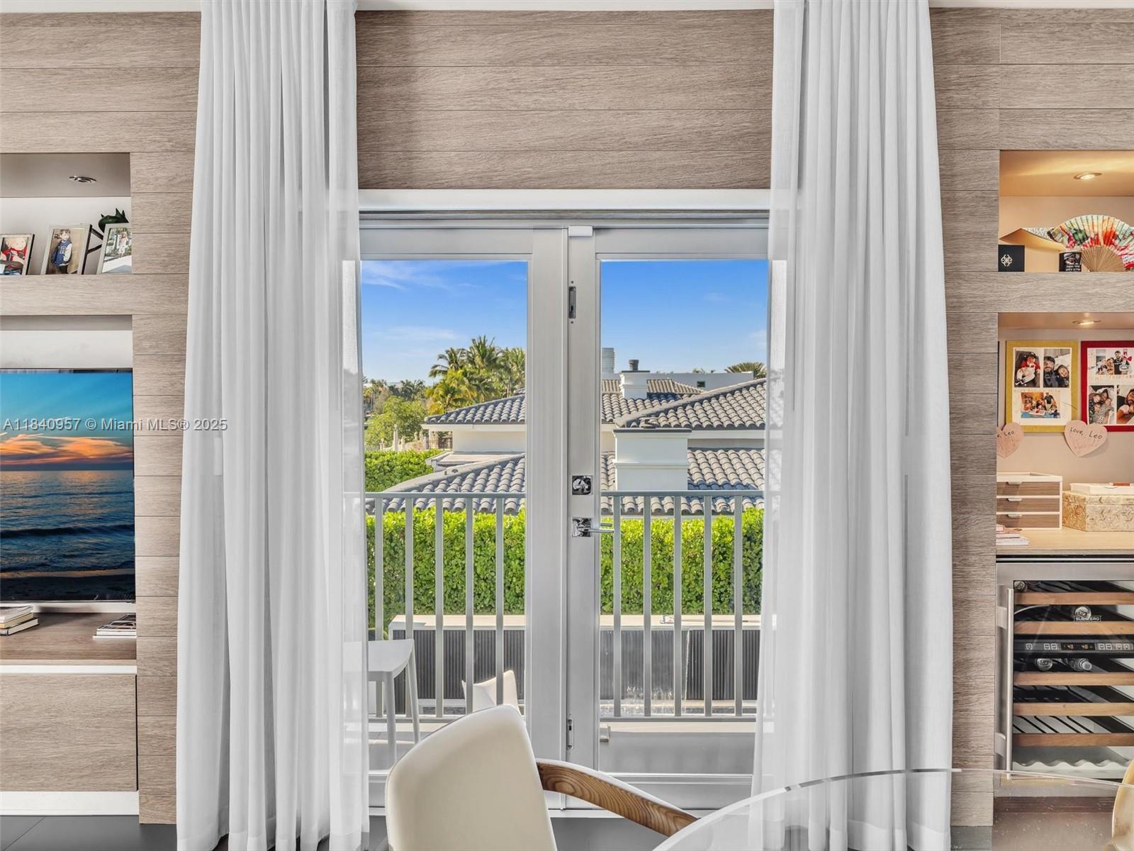 307 Holiday Dr Hallandale Beach, FL 33009 307 Holiday Dr Hallandale Beach, FL 33009