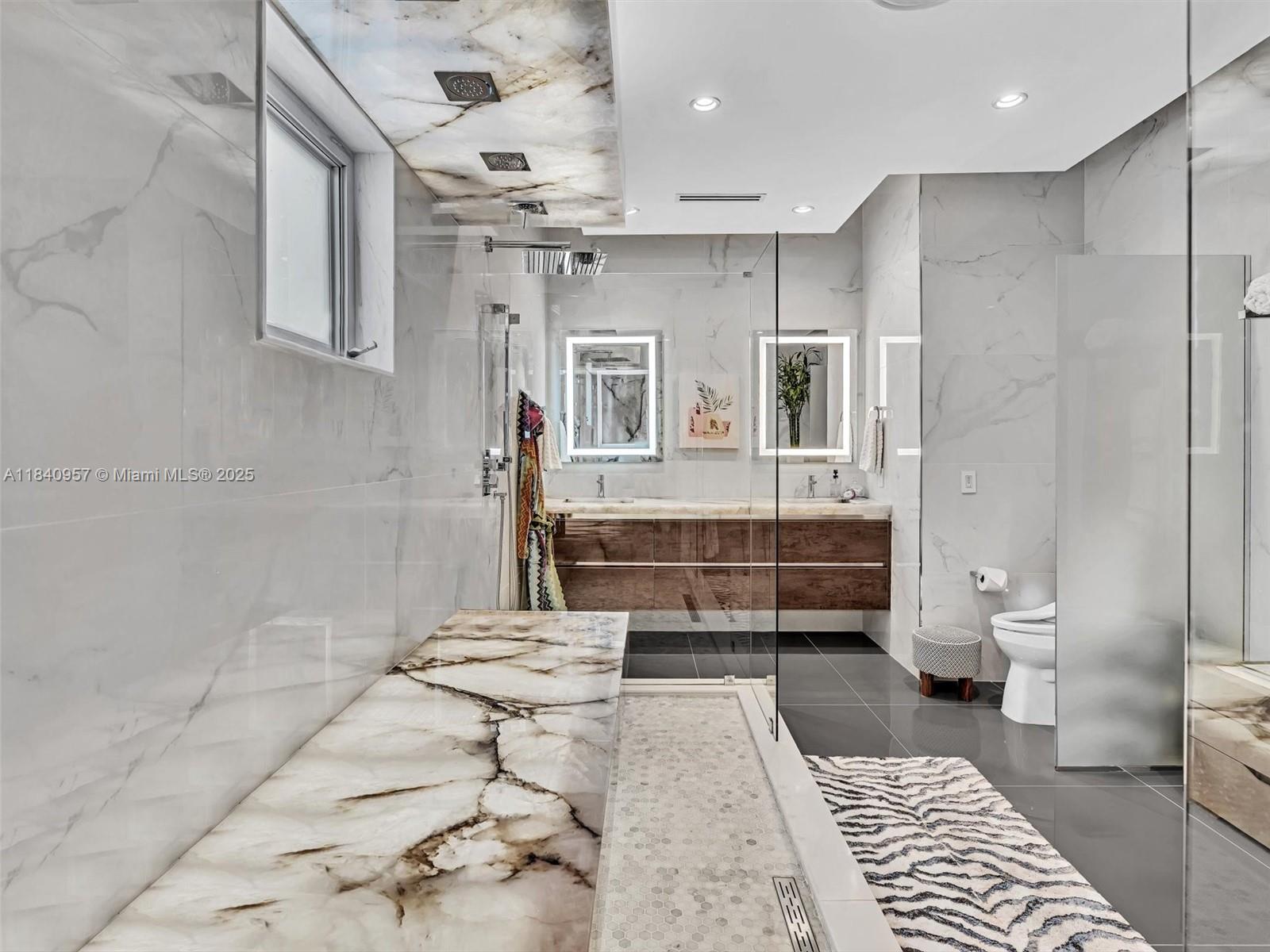 307 Holiday Dr Hallandale Beach, FL 33009 307 Holiday Dr Hallandale Beach, FL 33009