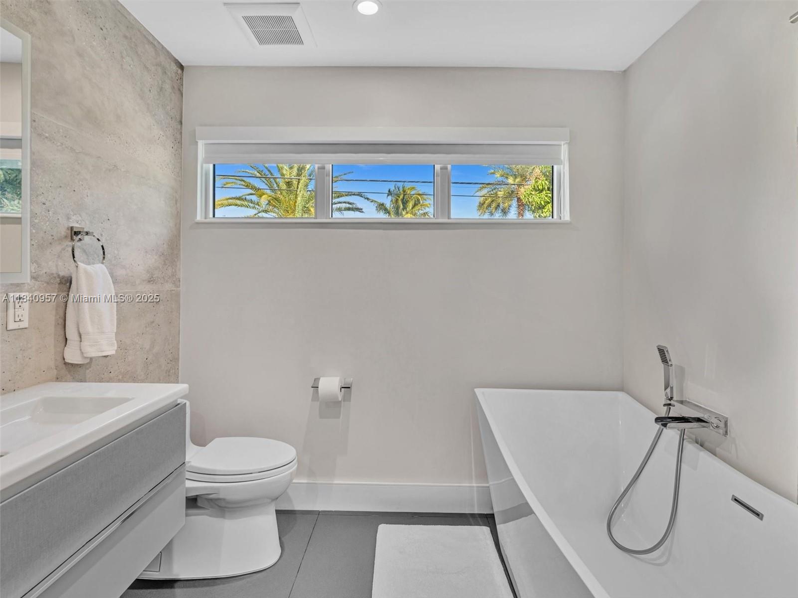 307 Holiday Dr Hallandale Beach, FL 33009 307 Holiday Dr Hallandale Beach, FL 33009