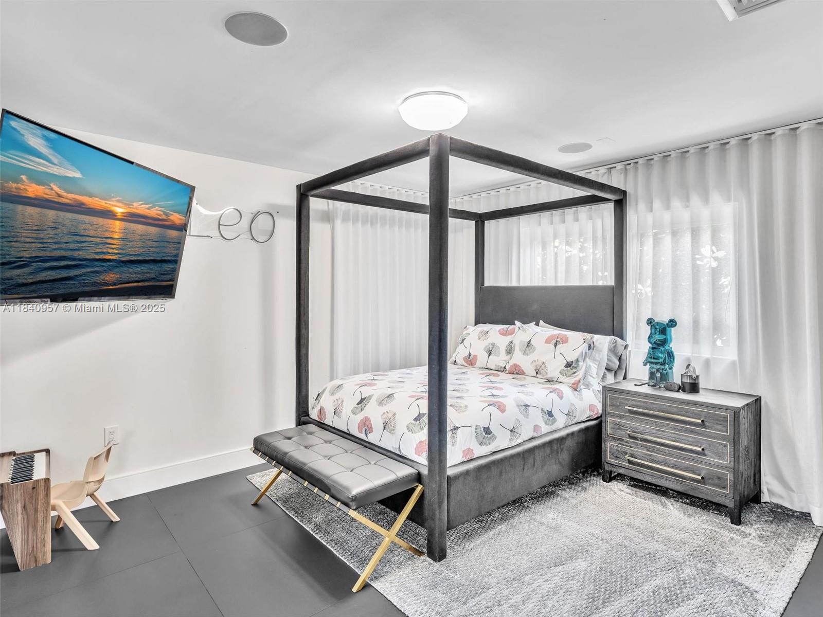 307 Holiday Dr Hallandale Beach, FL 33009 307 Holiday Dr Hallandale Beach, FL 33009