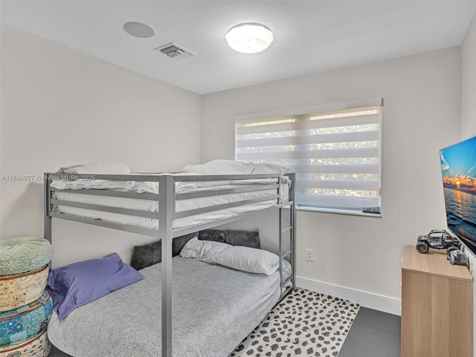 307 Holiday Dr Hallandale Beach, FL 33009 307 Holiday Dr Hallandale Beach, FL 33009