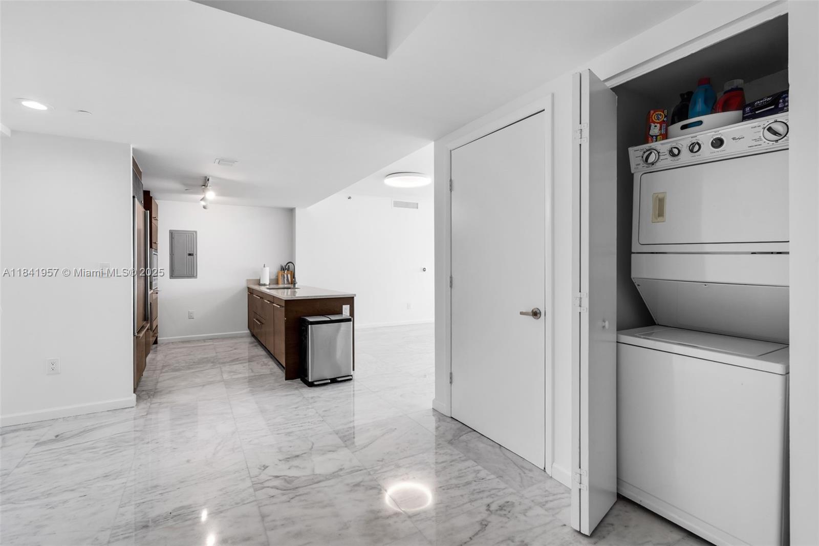 image Icon Brickell Tower 111