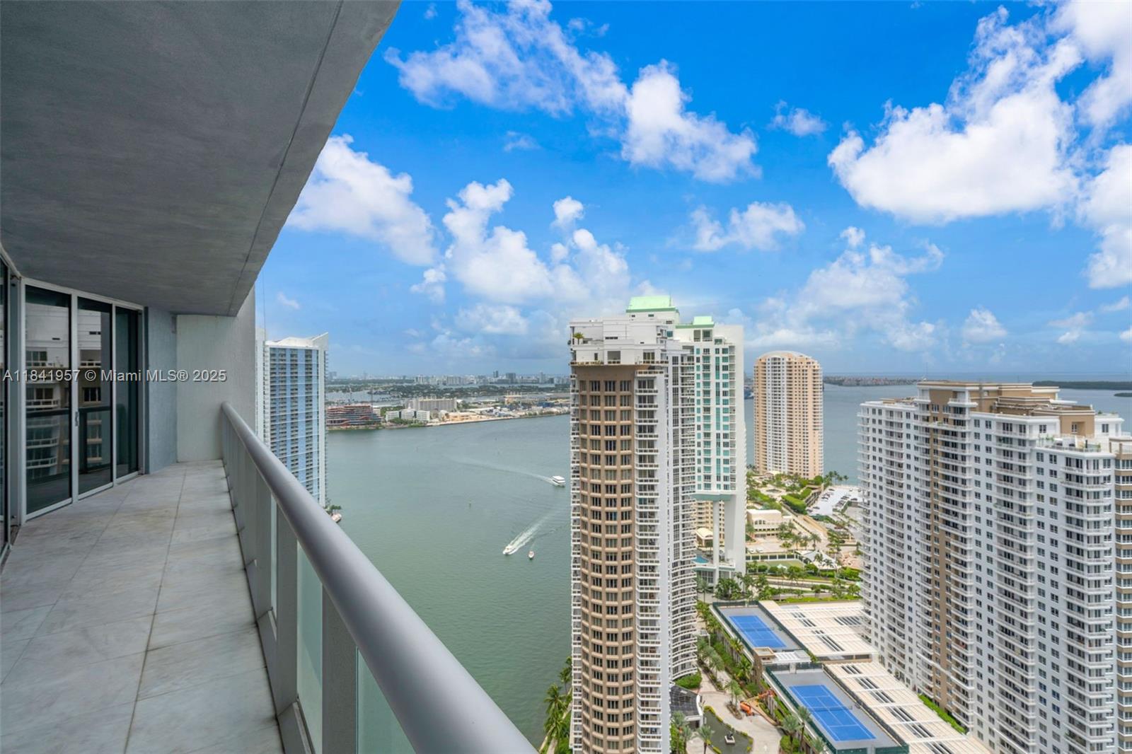 image Icon Brickell Tower 122