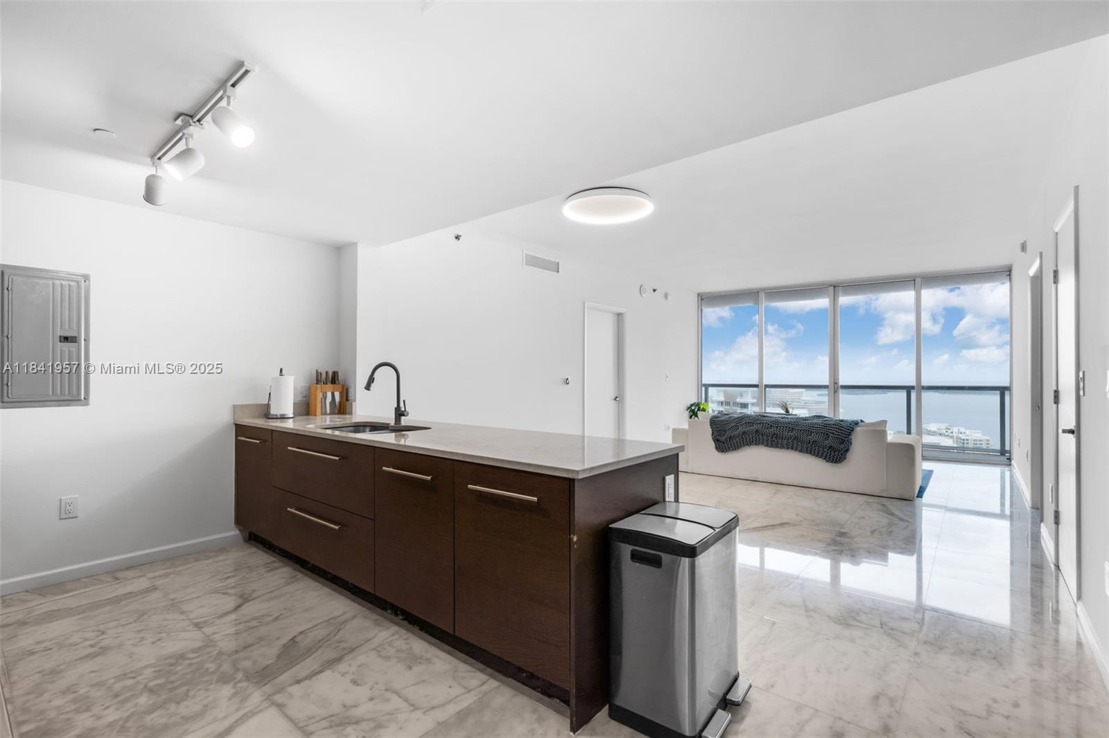 image Icon Brickell Tower 12