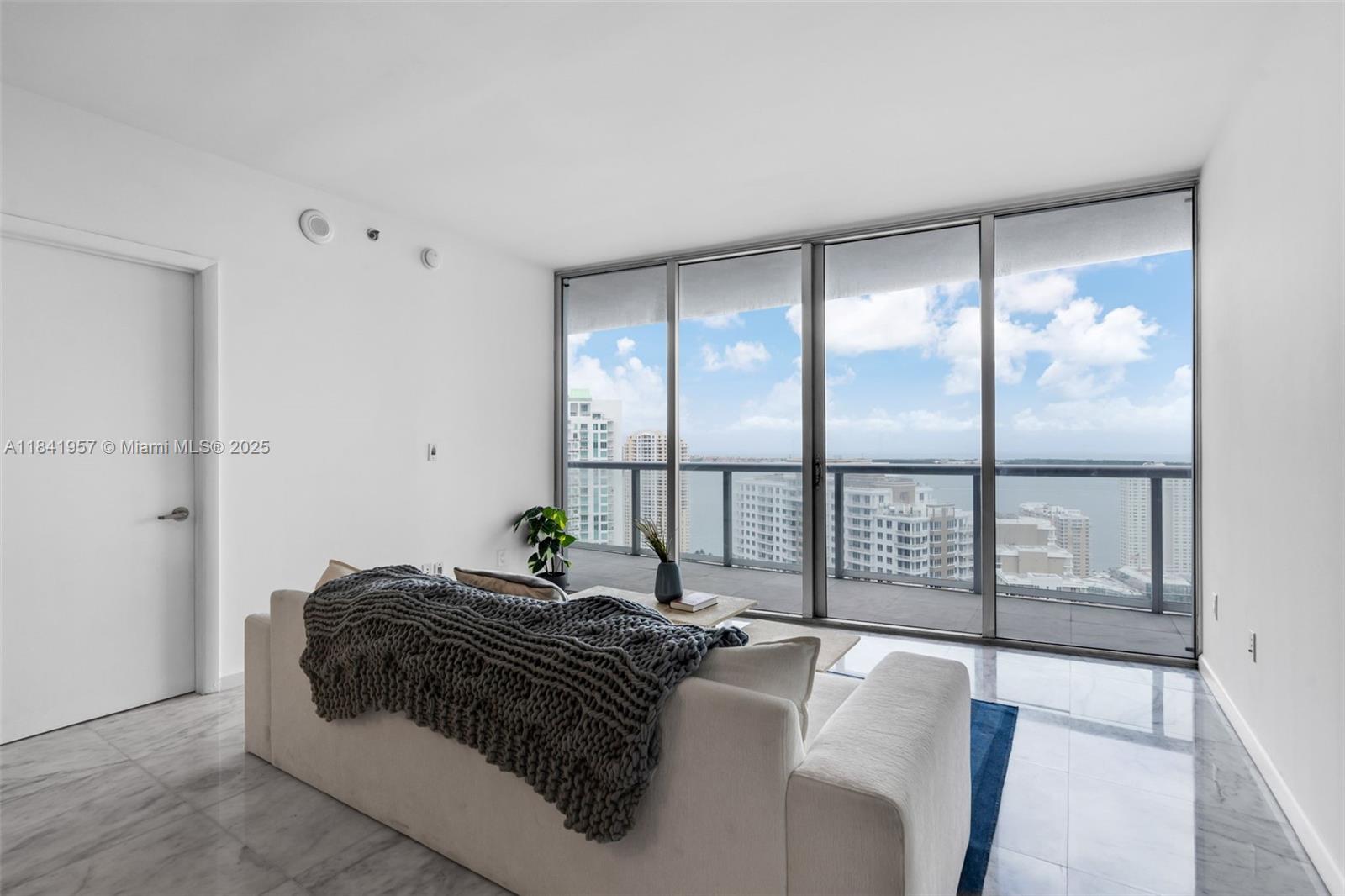 image Icon Brickell Tower 14