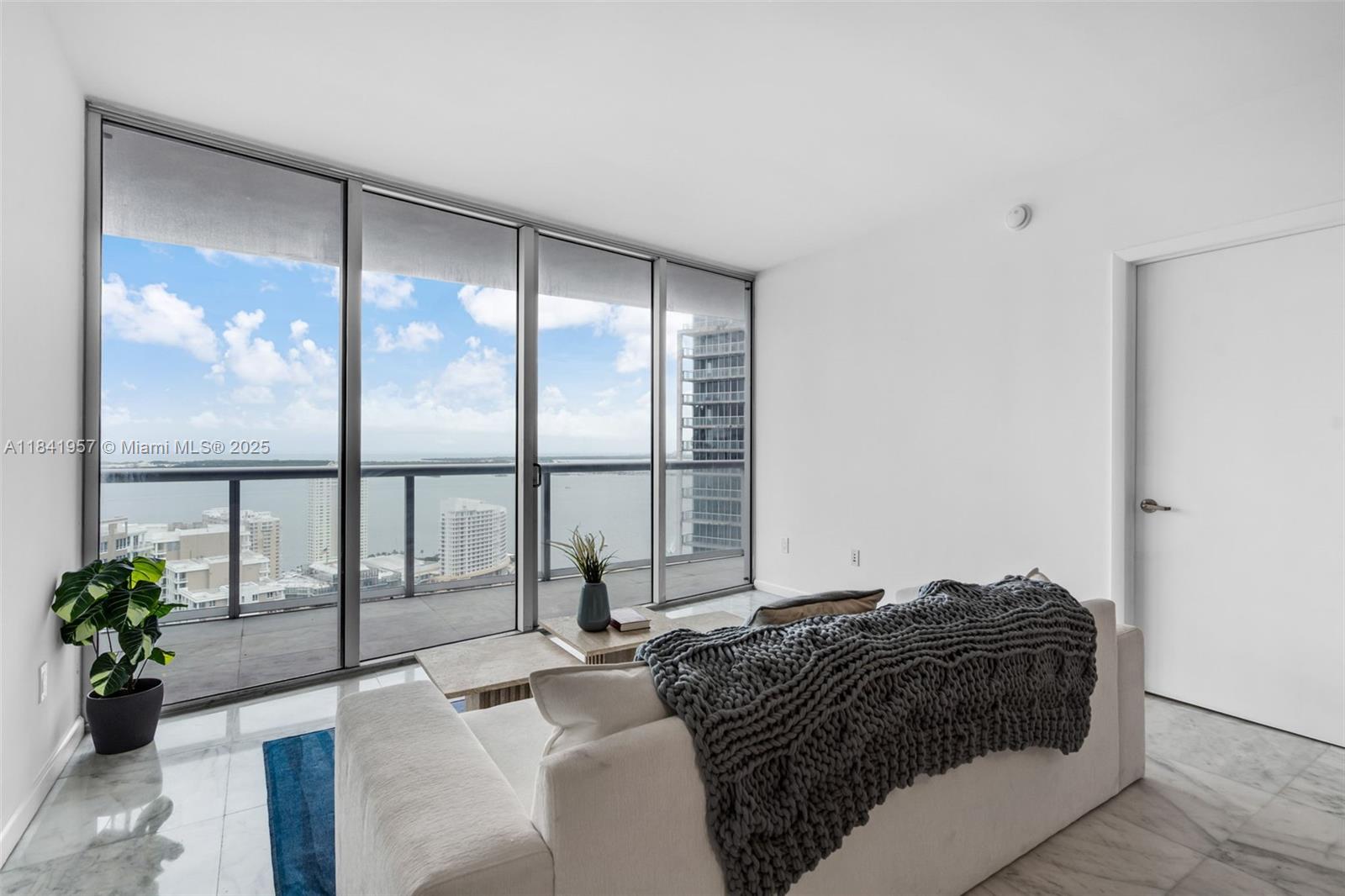 image Icon Brickell Tower 15