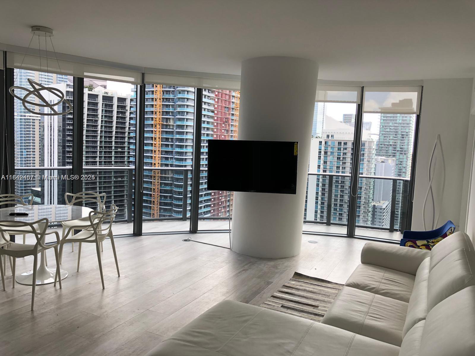 55 SW 9th St #4003