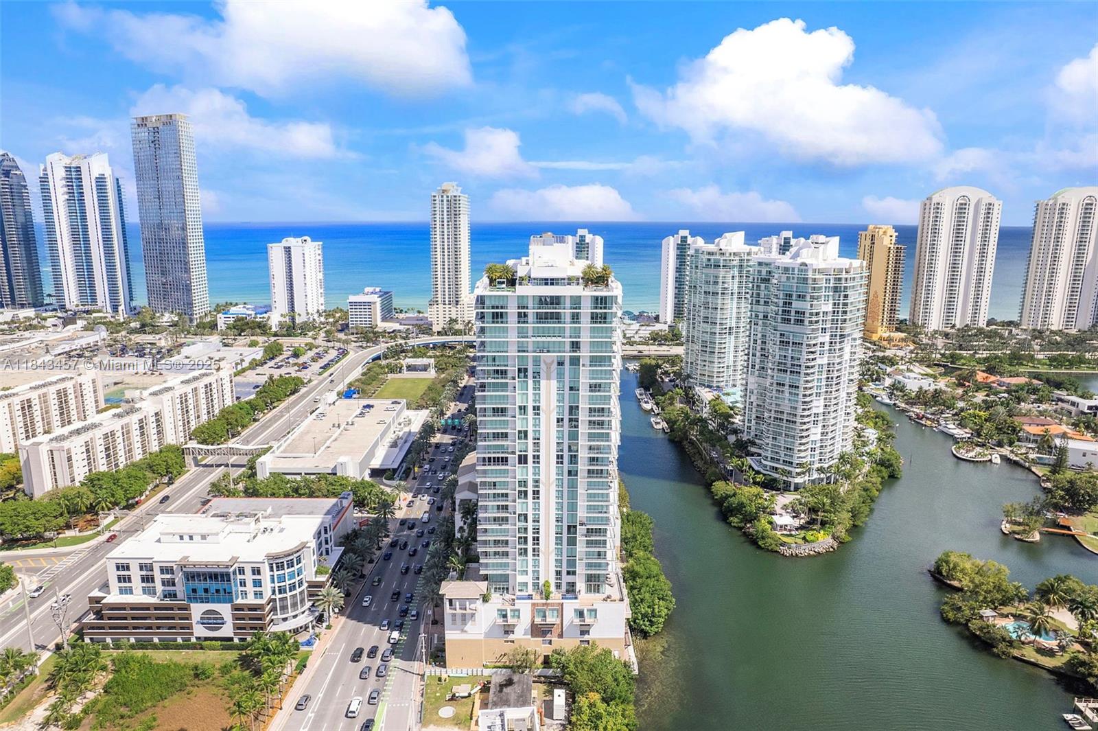 image Parque Towers Condo10