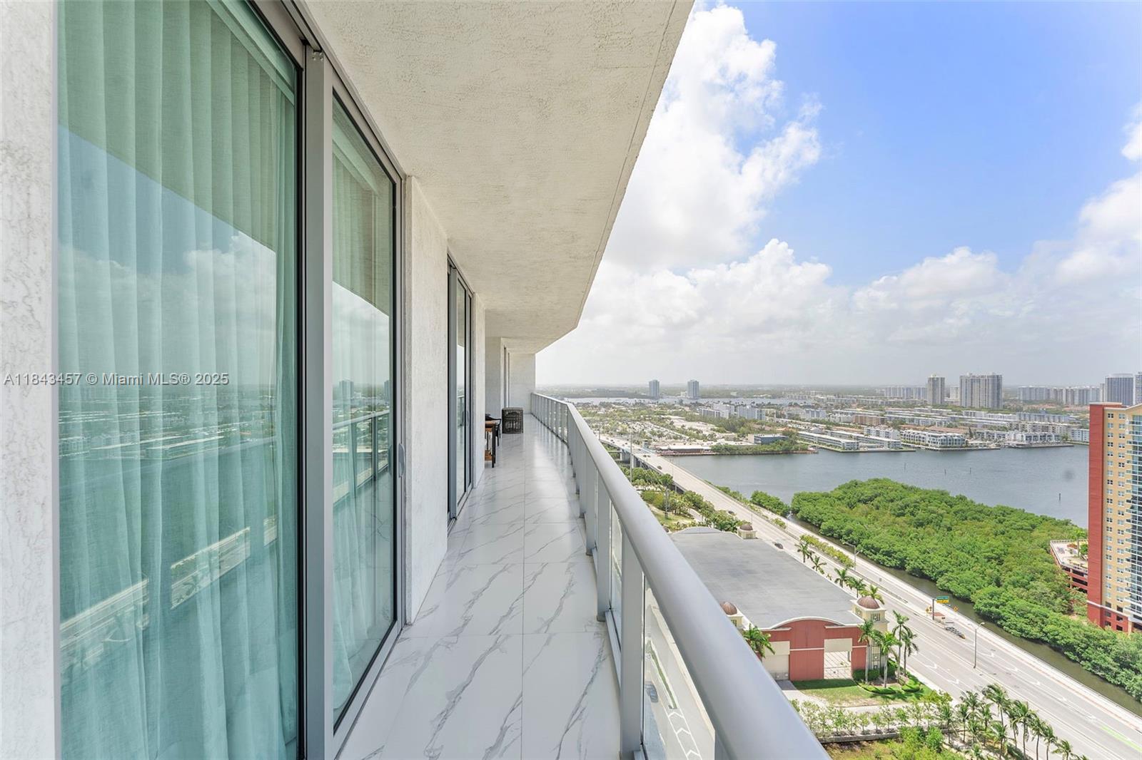 image Parque Towers Condo12