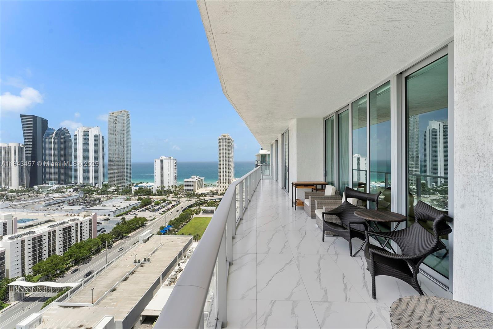 image Parque Towers Condo13
