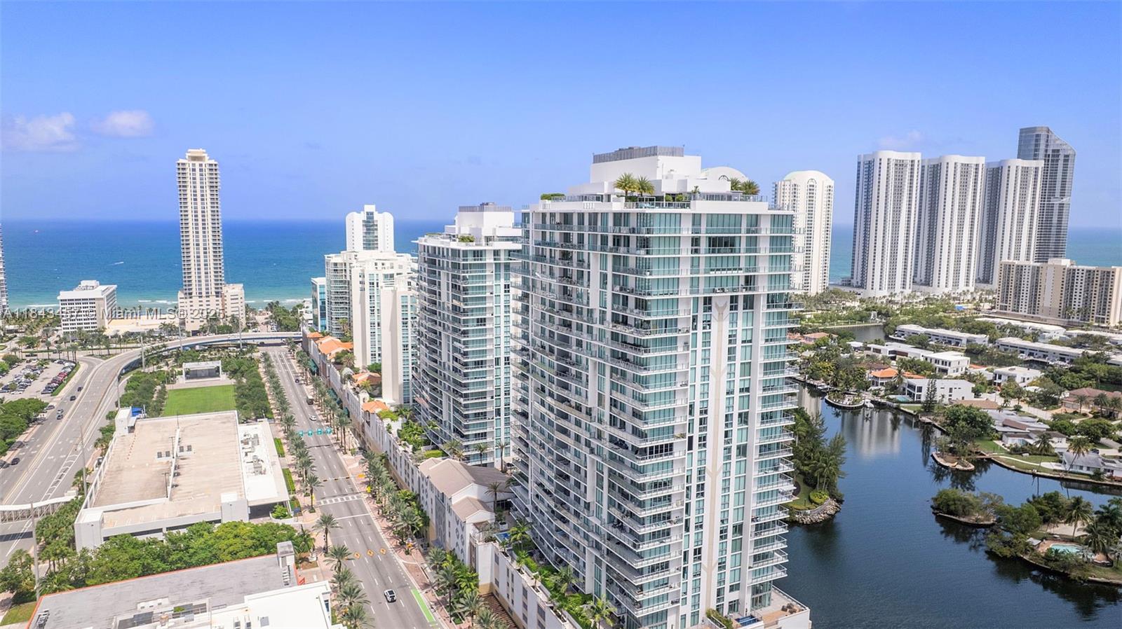image Parque Towers Condo1