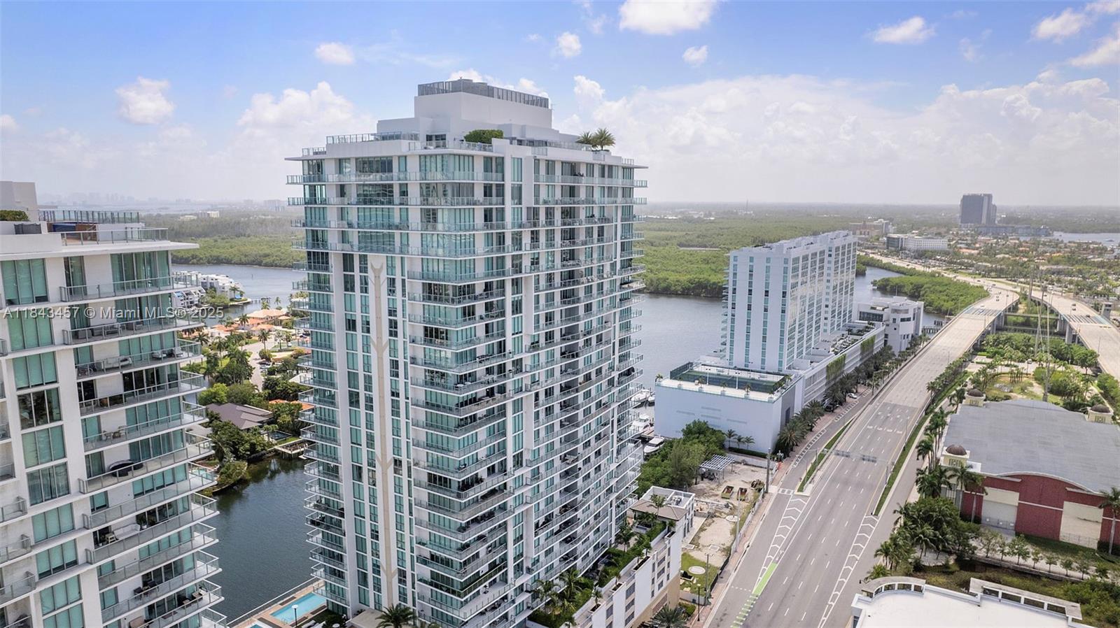 image Parque Towers Condo2