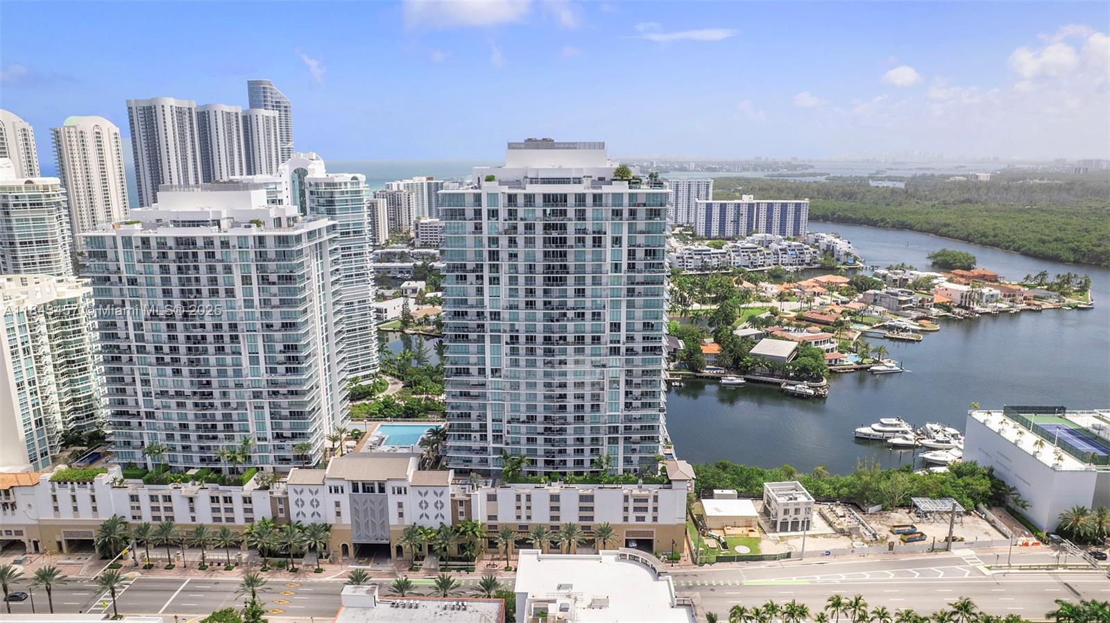 image Parque Towers Condo3