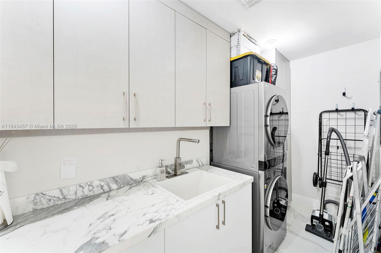 image Parque Towers Condo52