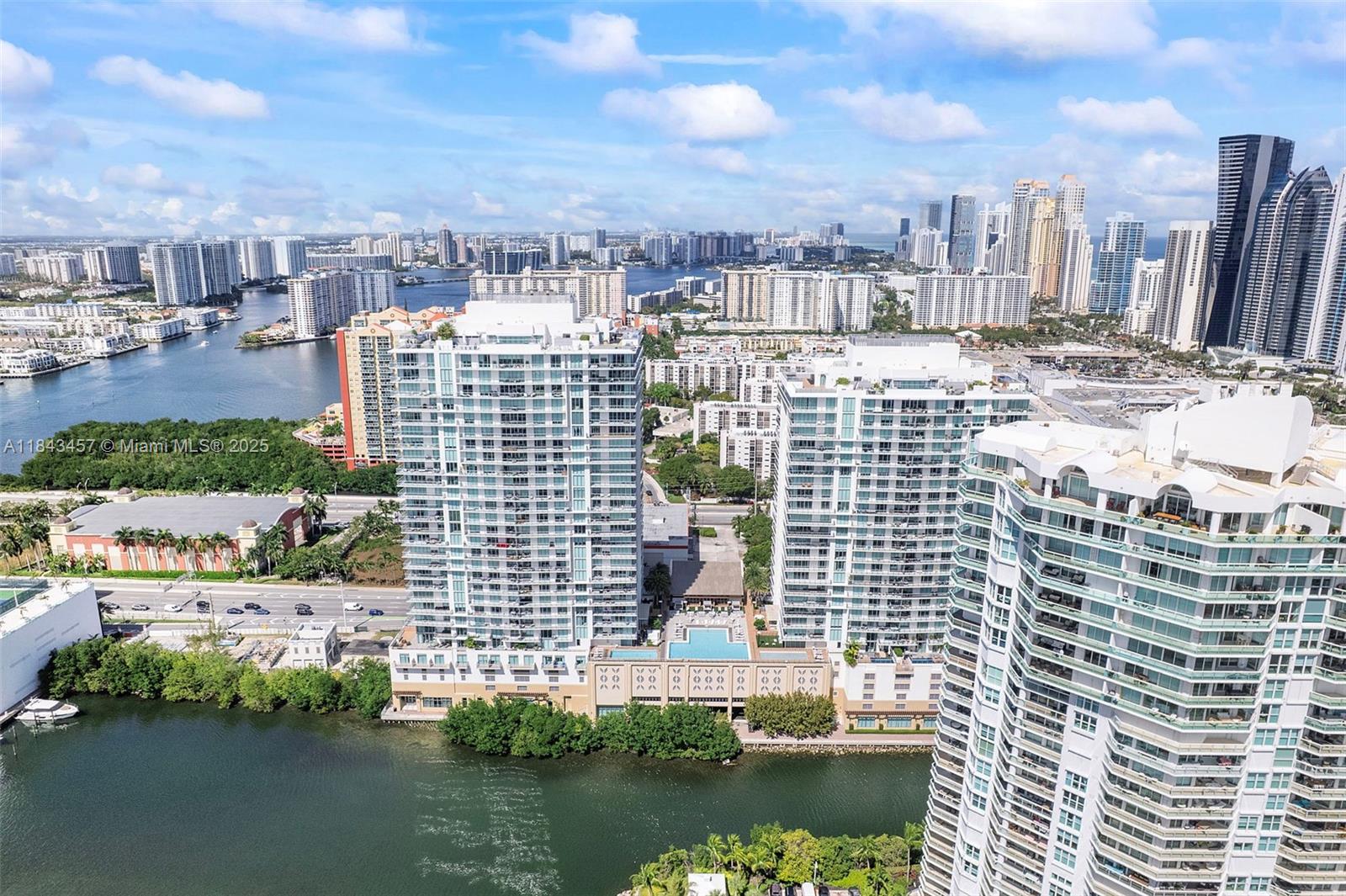 image Parque Towers Condo5