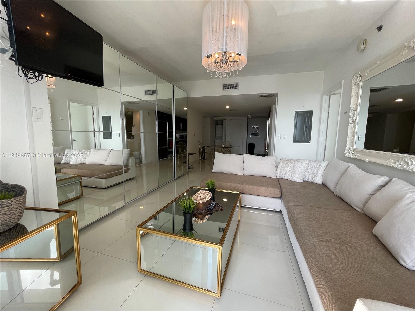 image Icon Brickell8