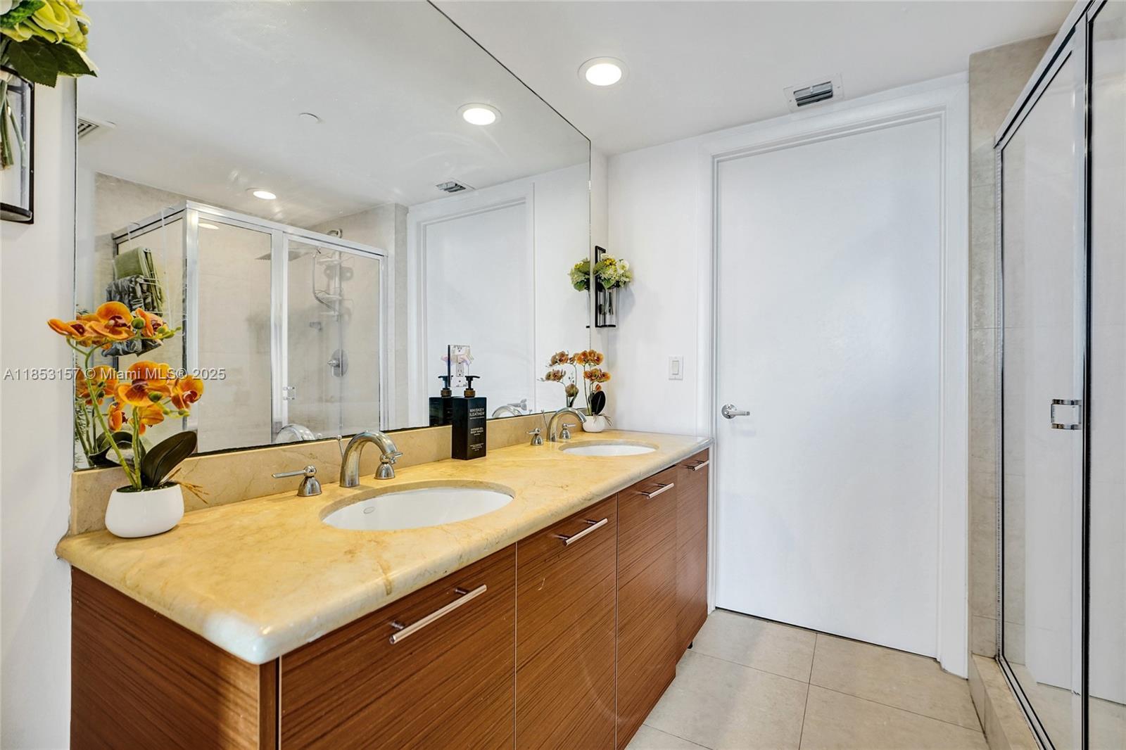 image 50 Biscayne Condo9