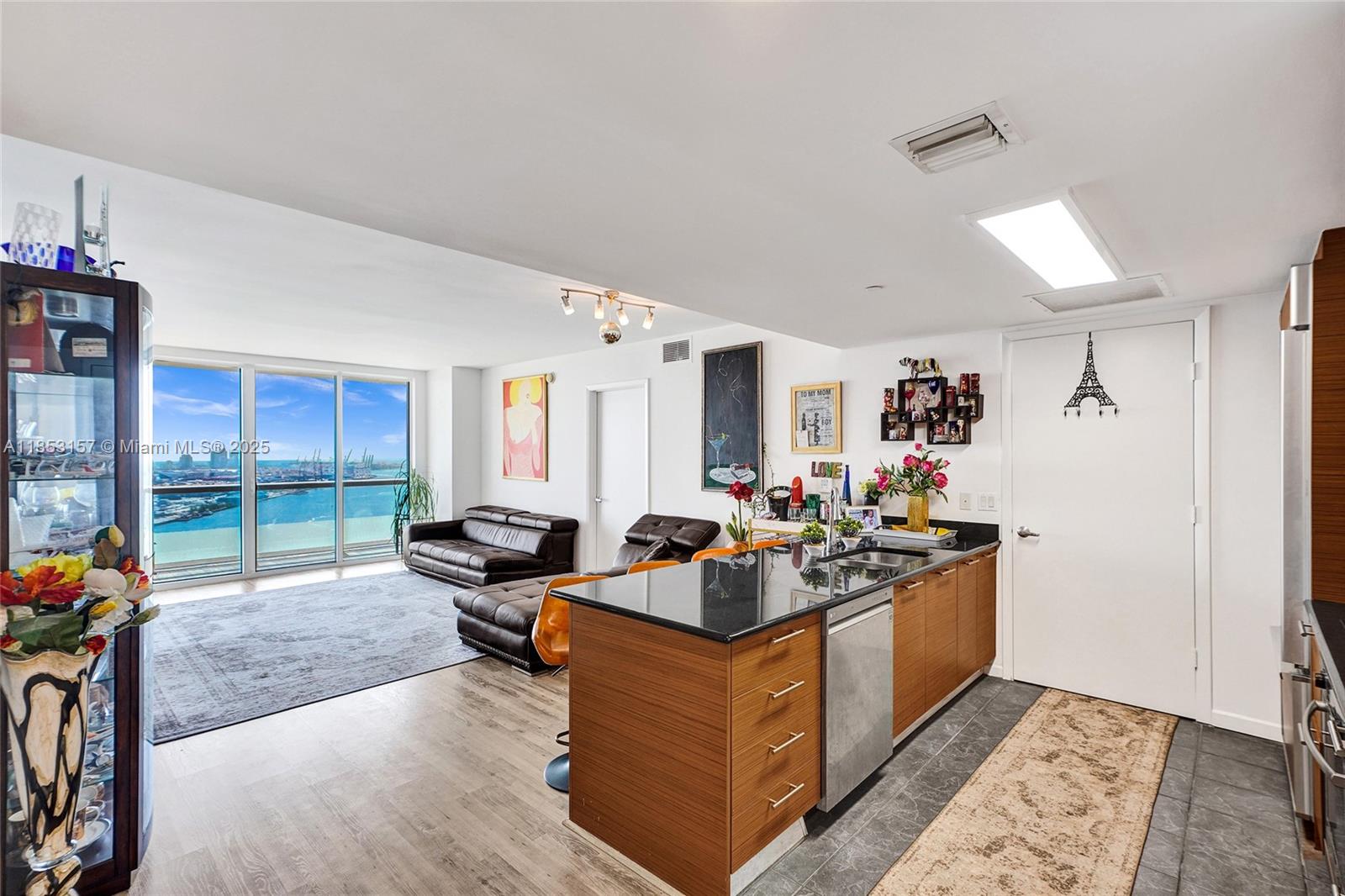 image 50 Biscayne Condo1