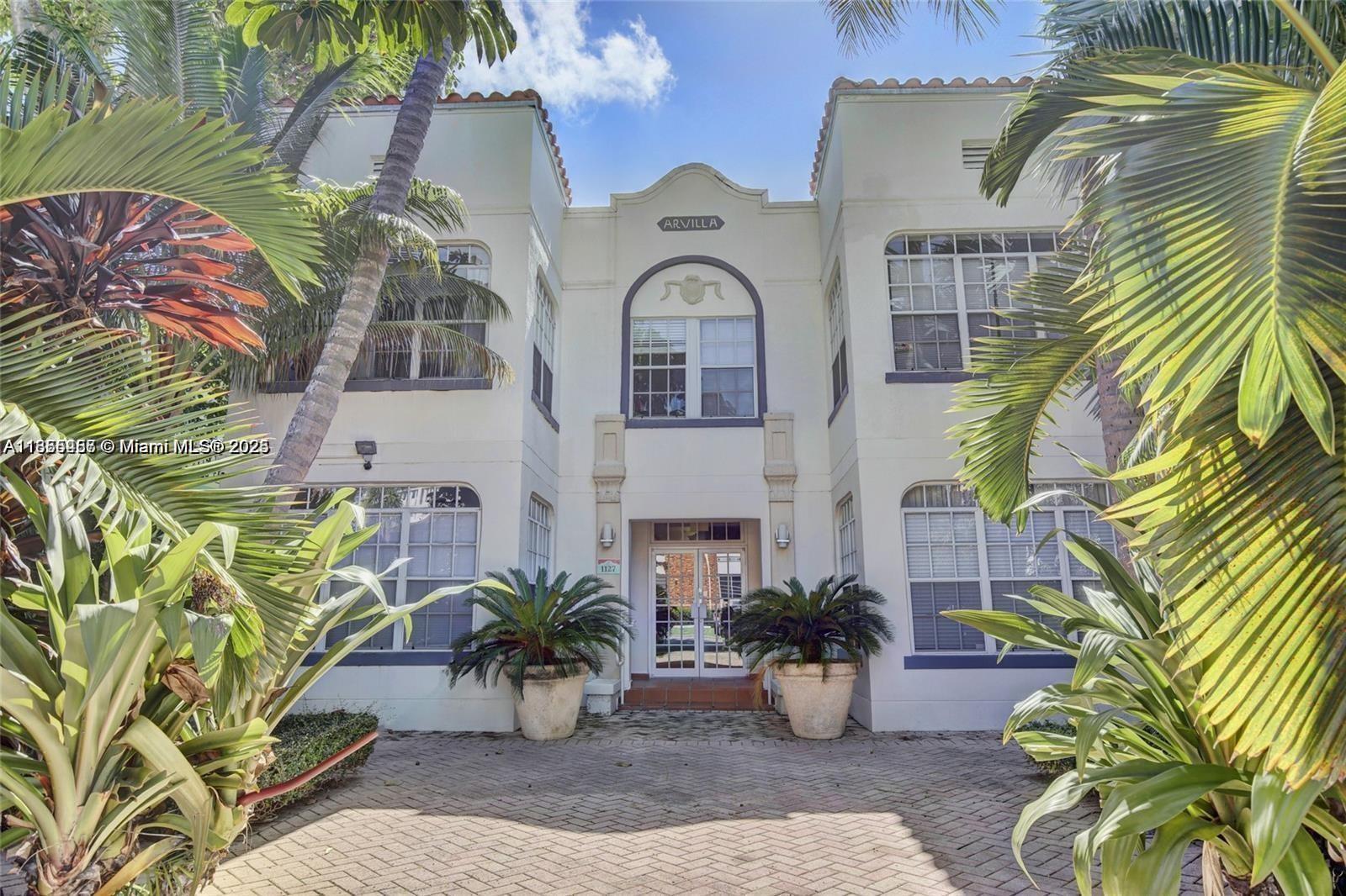 1127 Euclid Ave #206